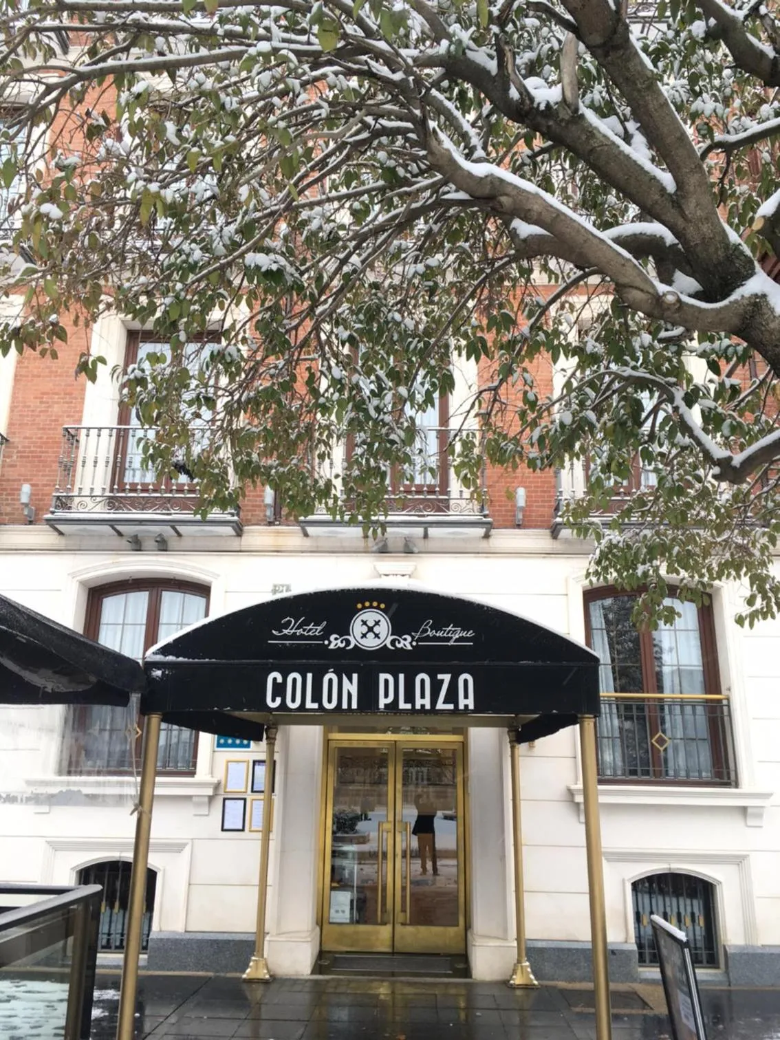 Facade/entrance in Hotel Colón Plaza