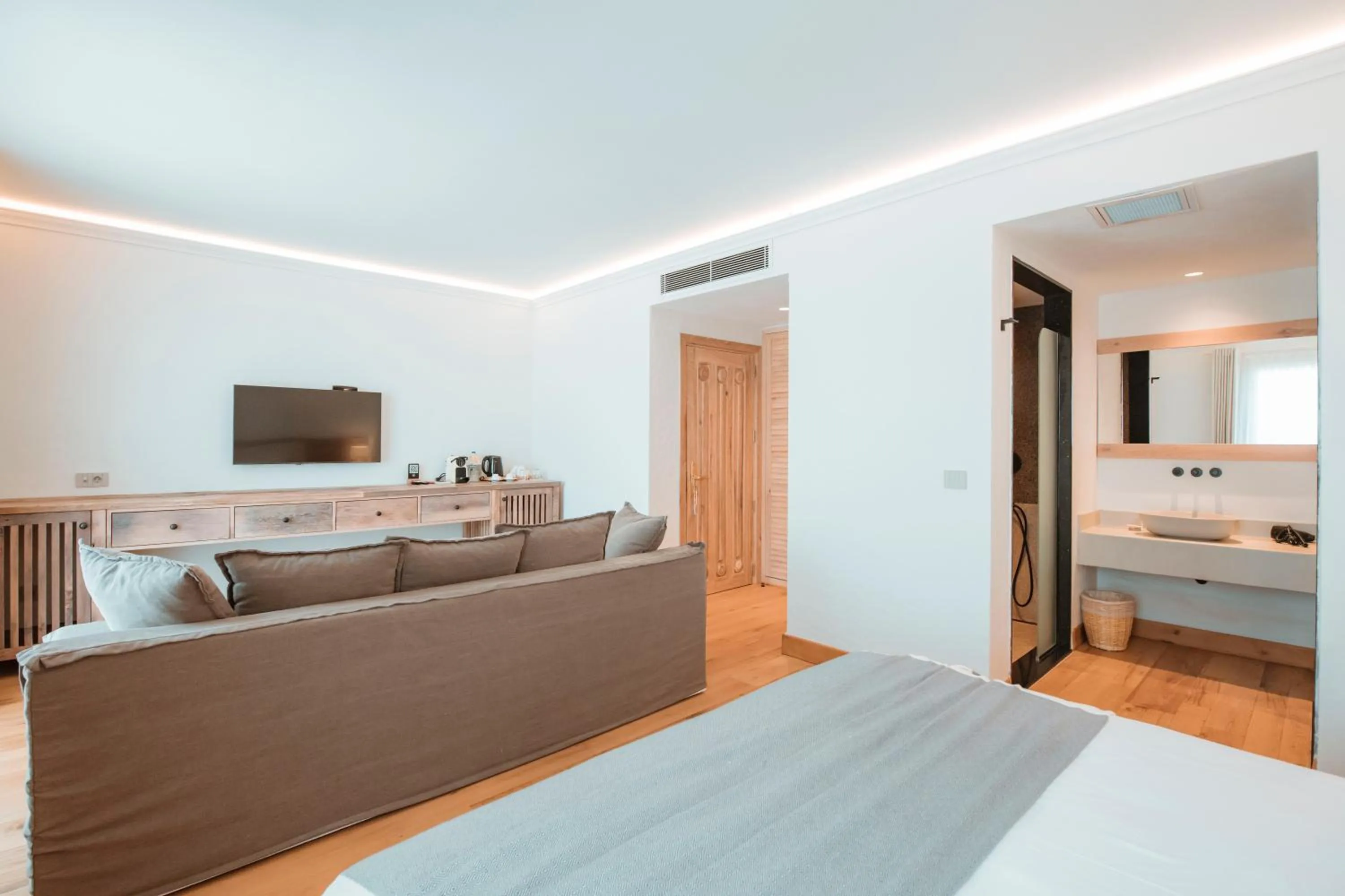 Communal lounge/ TV room, Bed in Hotel Unique-Boutique Class - Adults Only