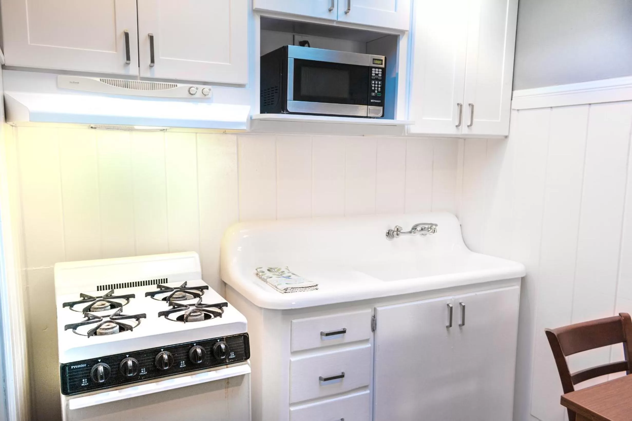 Kitchen or kitchenette in Ocean Echo Inn & Beach Cottages