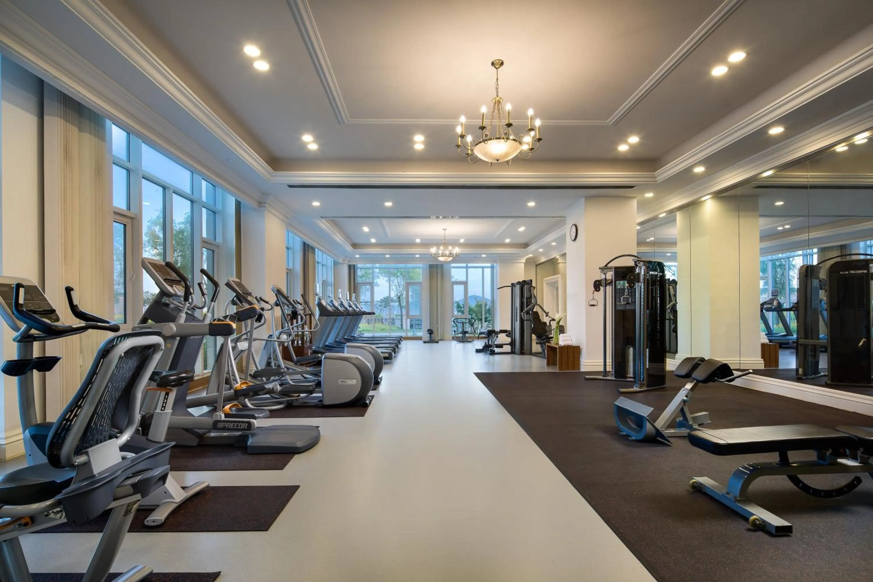 Fitness centre/facilities in Crowne Plaza Ocean Spring Resort by IHG