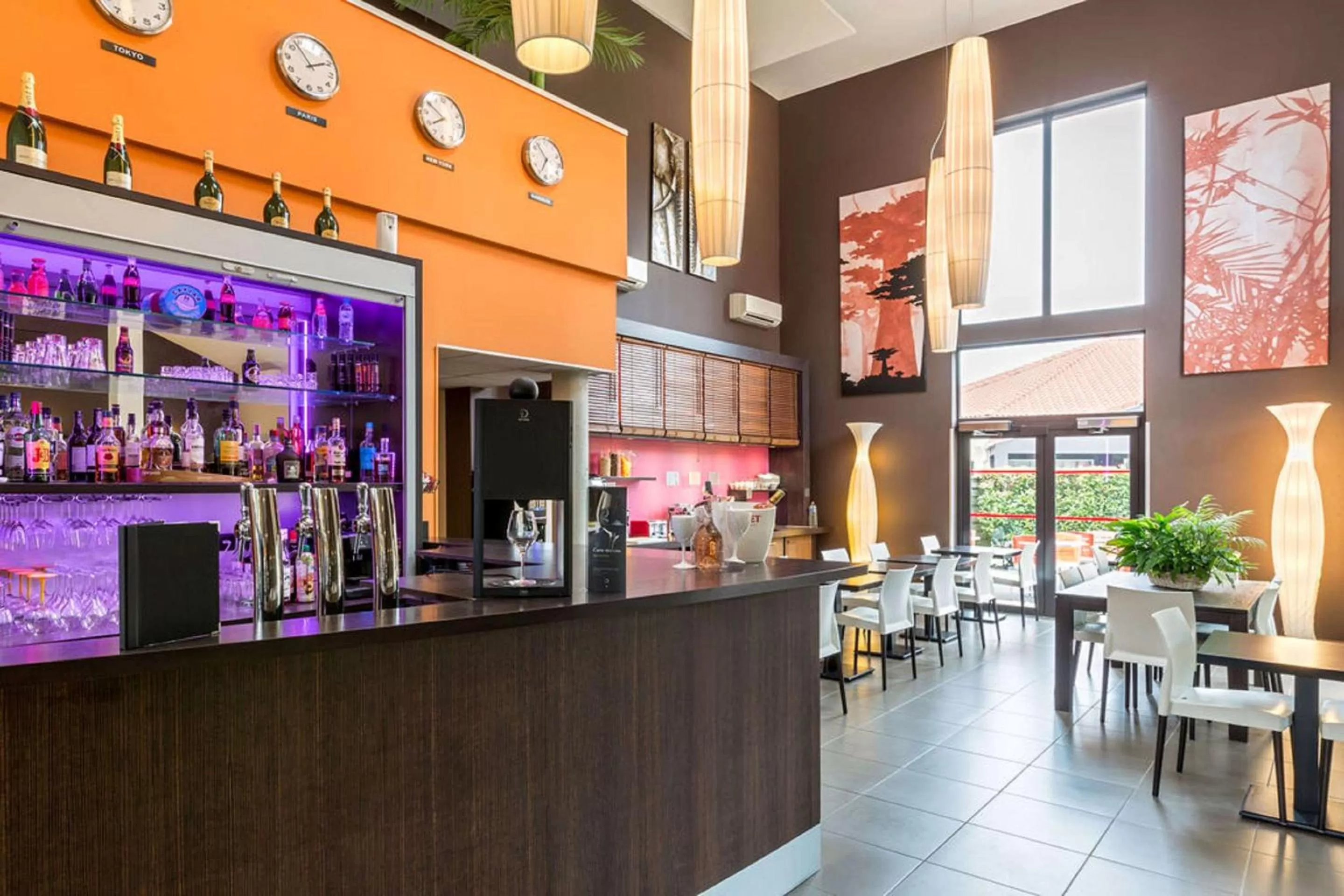 Lounge or bar in Best Western Hotel Nuit De Retz Nantes Sud