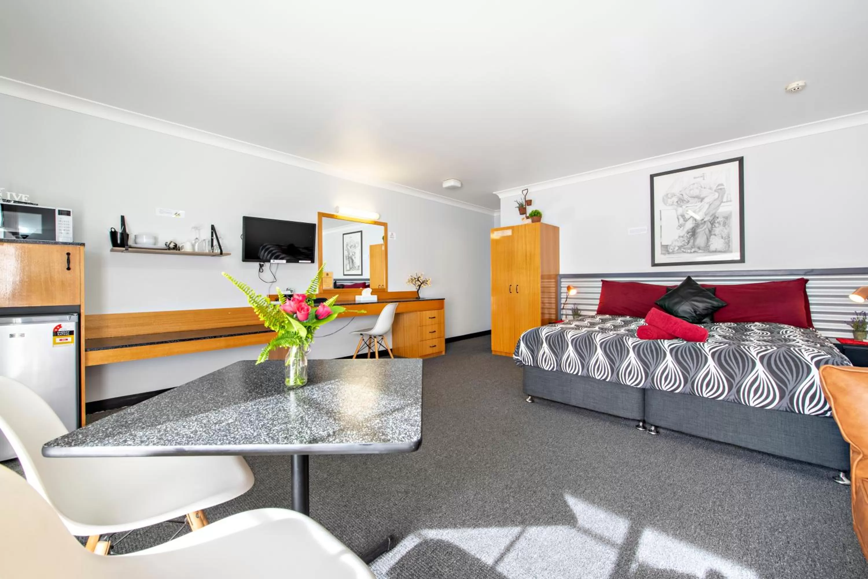 Bedroom in Shearing Shed Motor Inn
