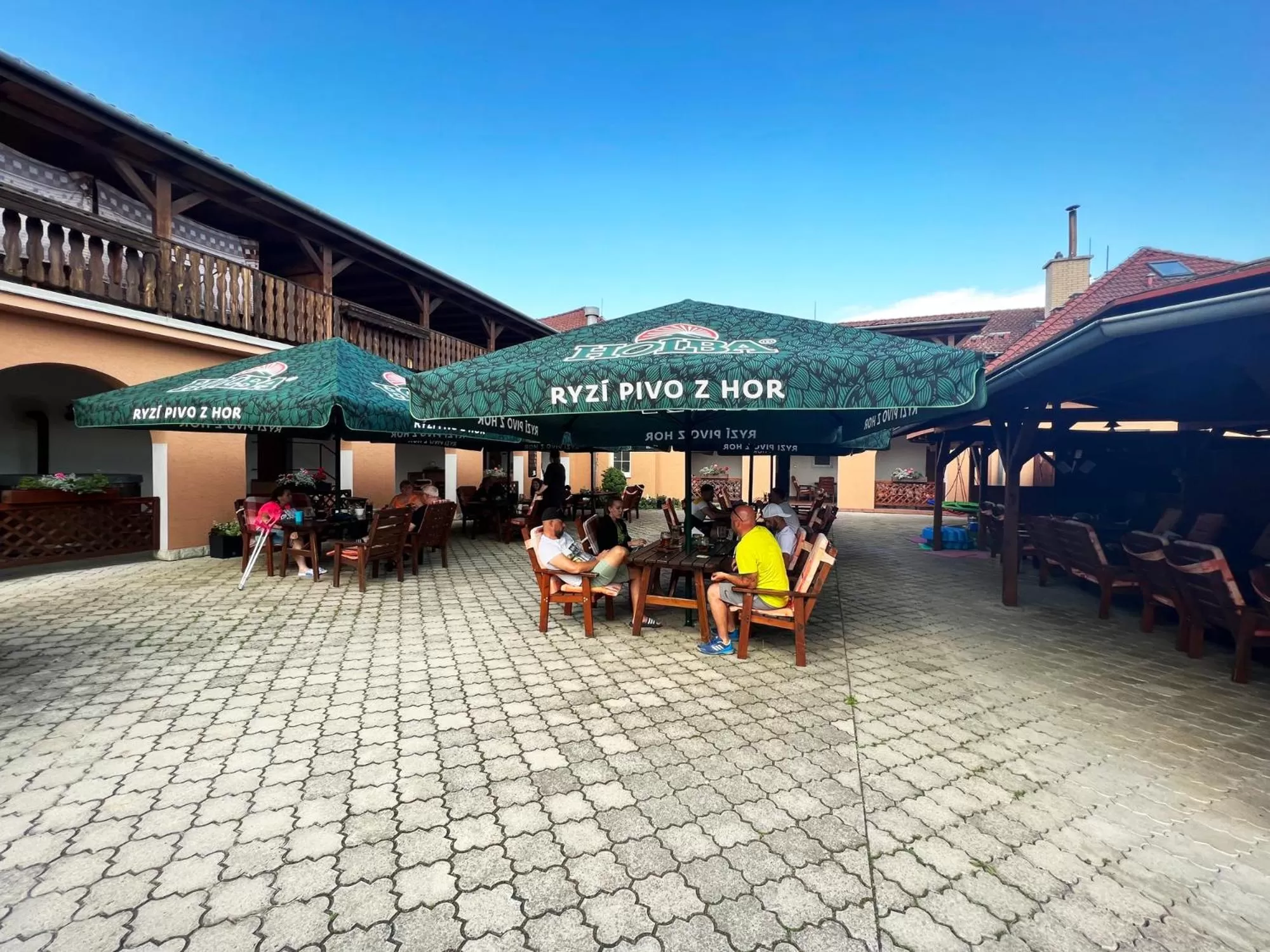 Restaurant/places to eat in Hotel Aldo