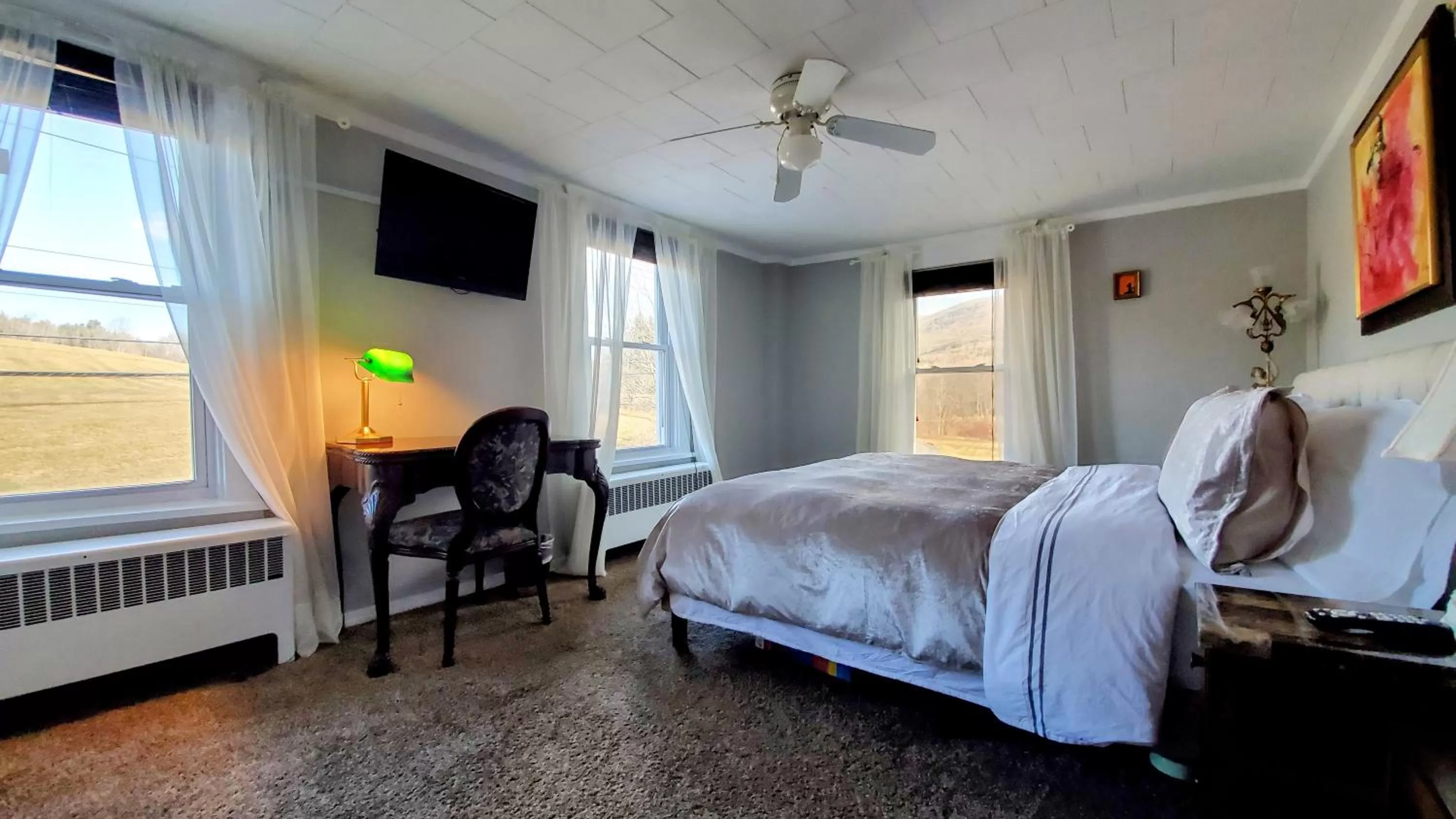 Bed in Mountain Treasure Bed and Breakfast