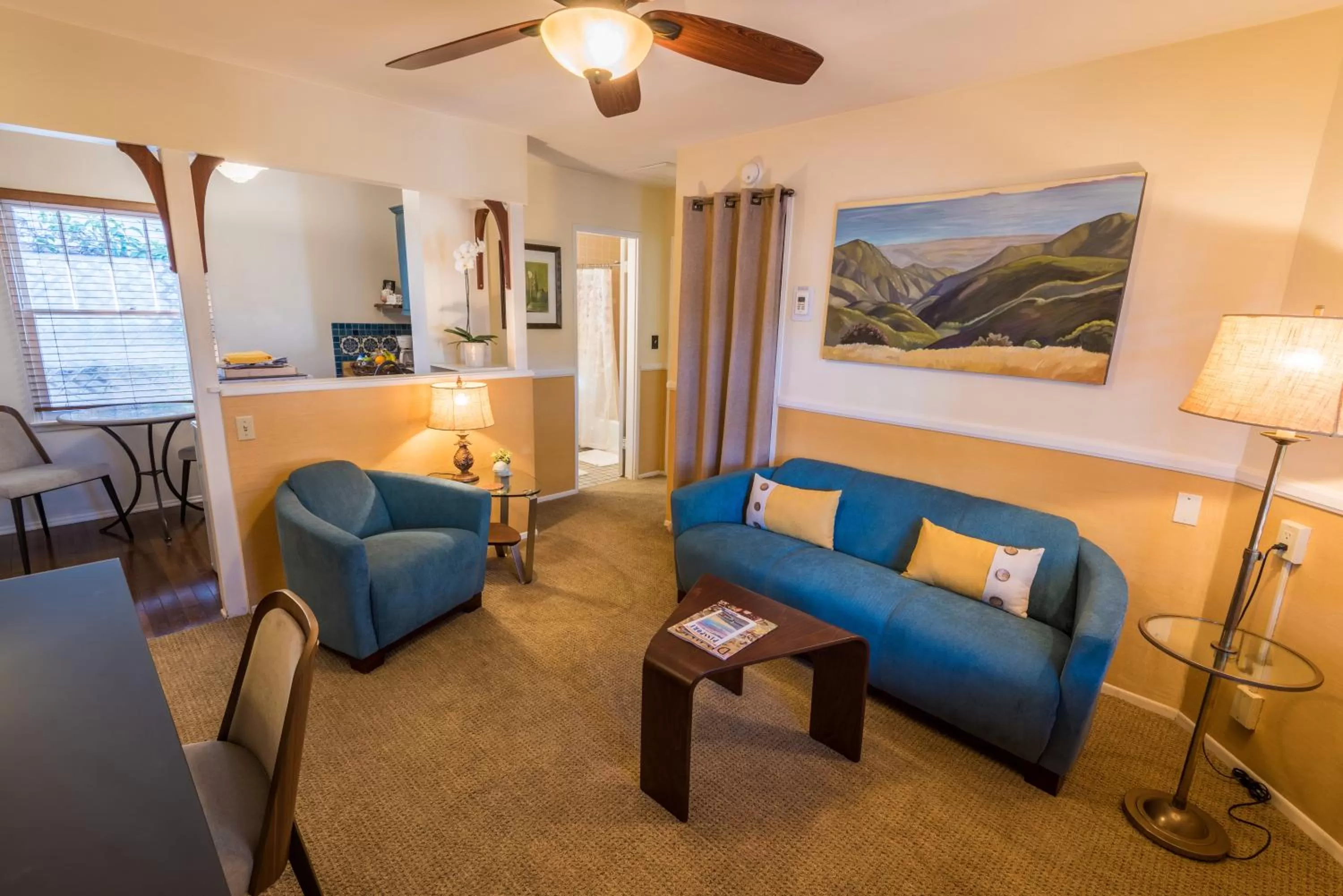 TV and multimedia in Harbor House Inn