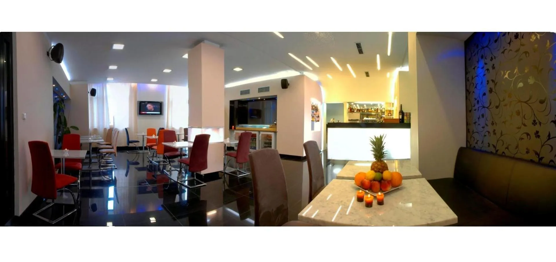 Restaurant/places to eat in Relax Inn