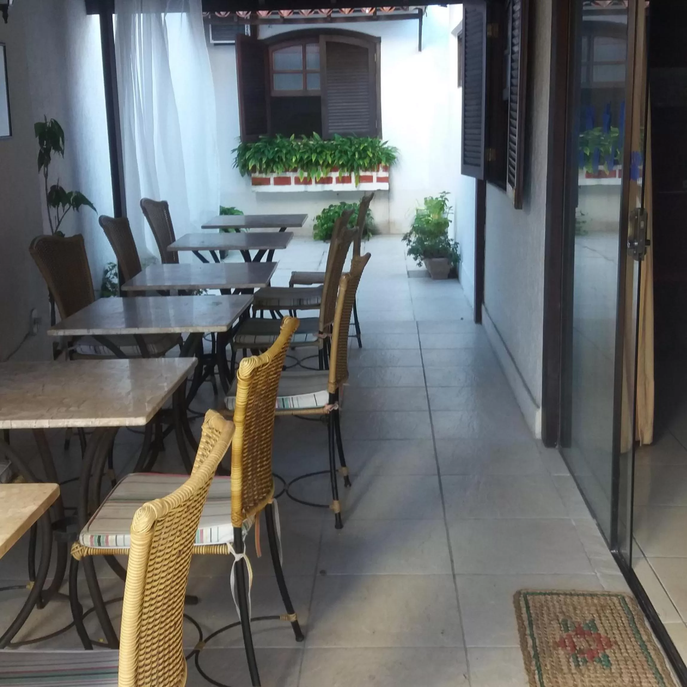 Patio, Restaurant/Places to Eat in Pousada L'étage