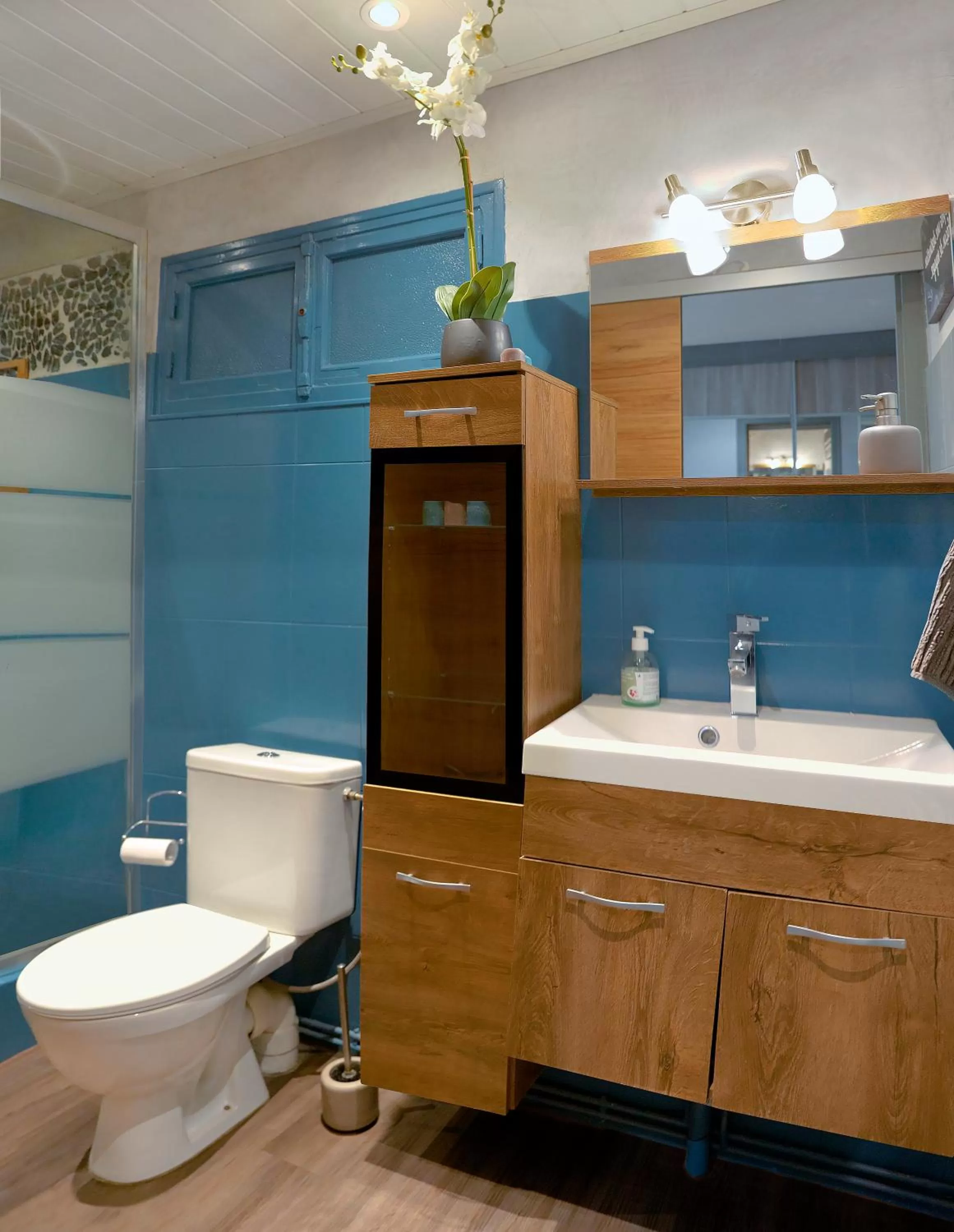 Bathroom in Chambre d'hôte et gîte chez Thomas et John