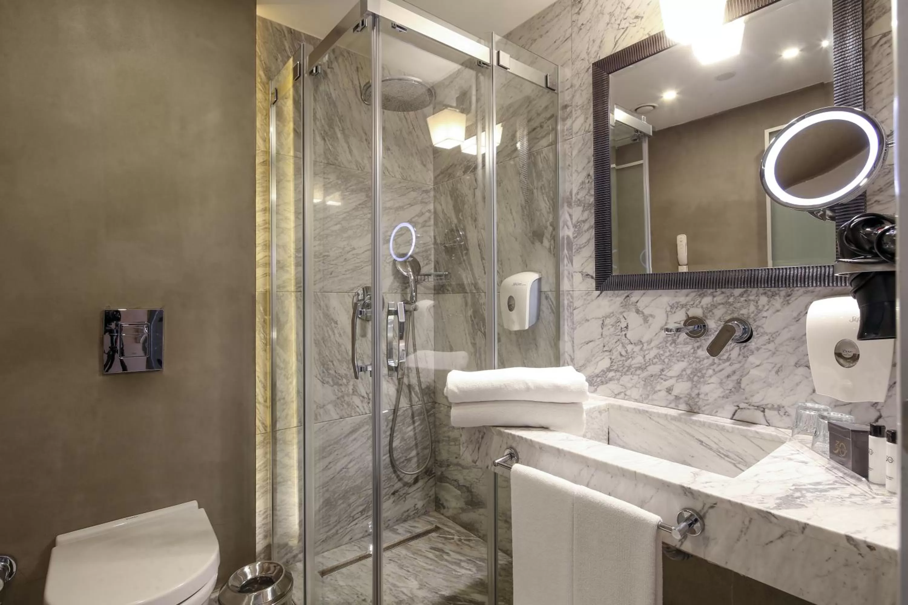 Shower in The Gate Ataşehir Finance Centre