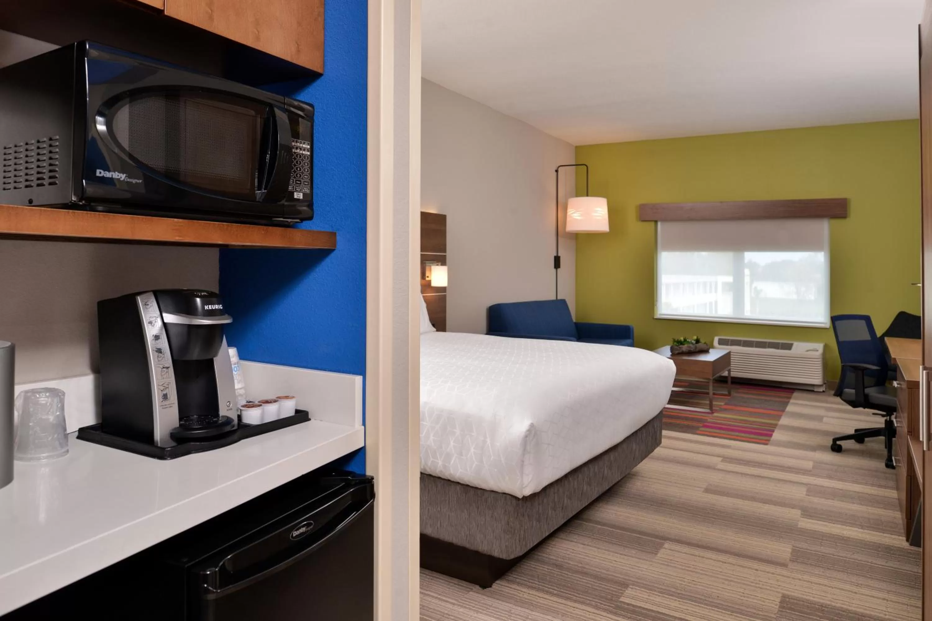 Photo of the whole room, Bed in Holiday Inn Express & Suites Alachua - Gainesville Area by IHG
