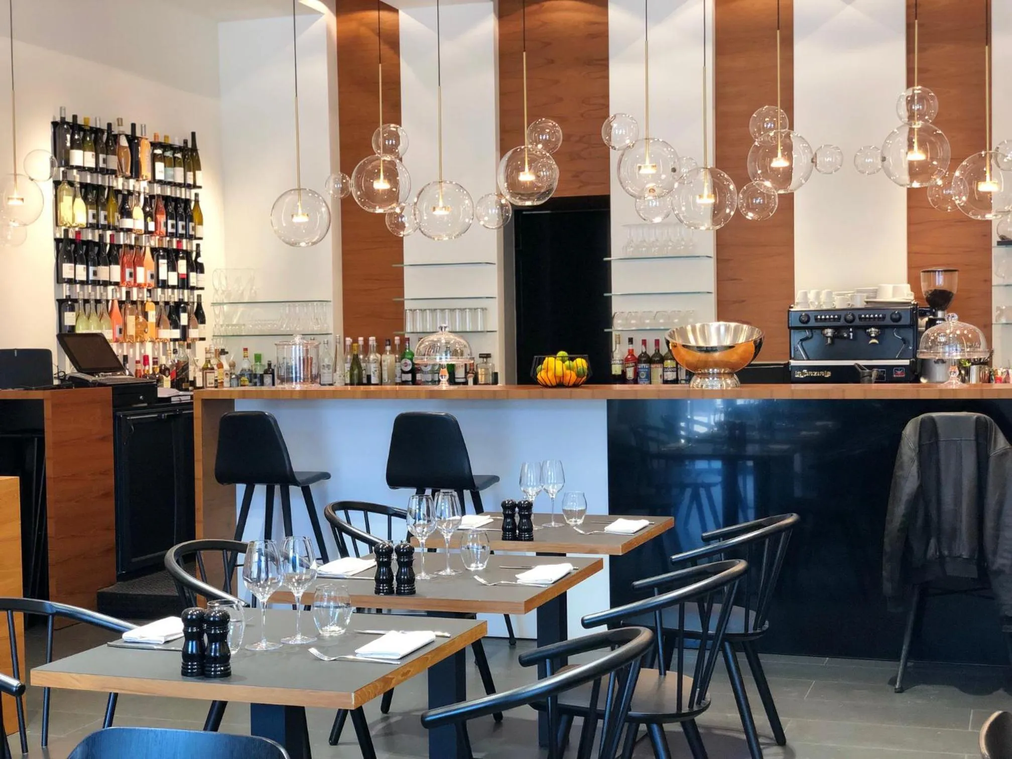 Restaurant/places to eat in Hotel Centre Nautique