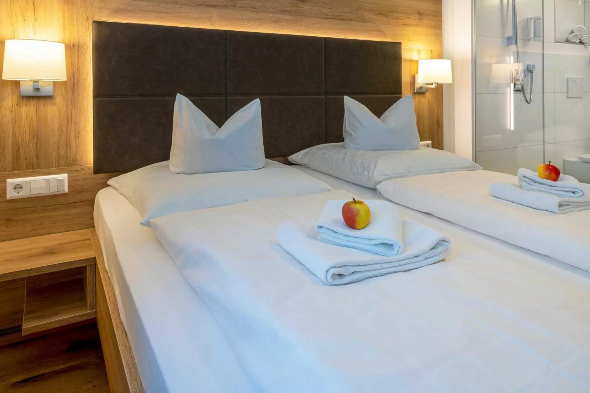 Bed in Gasthof - Hotel zum Ochsen GmbH