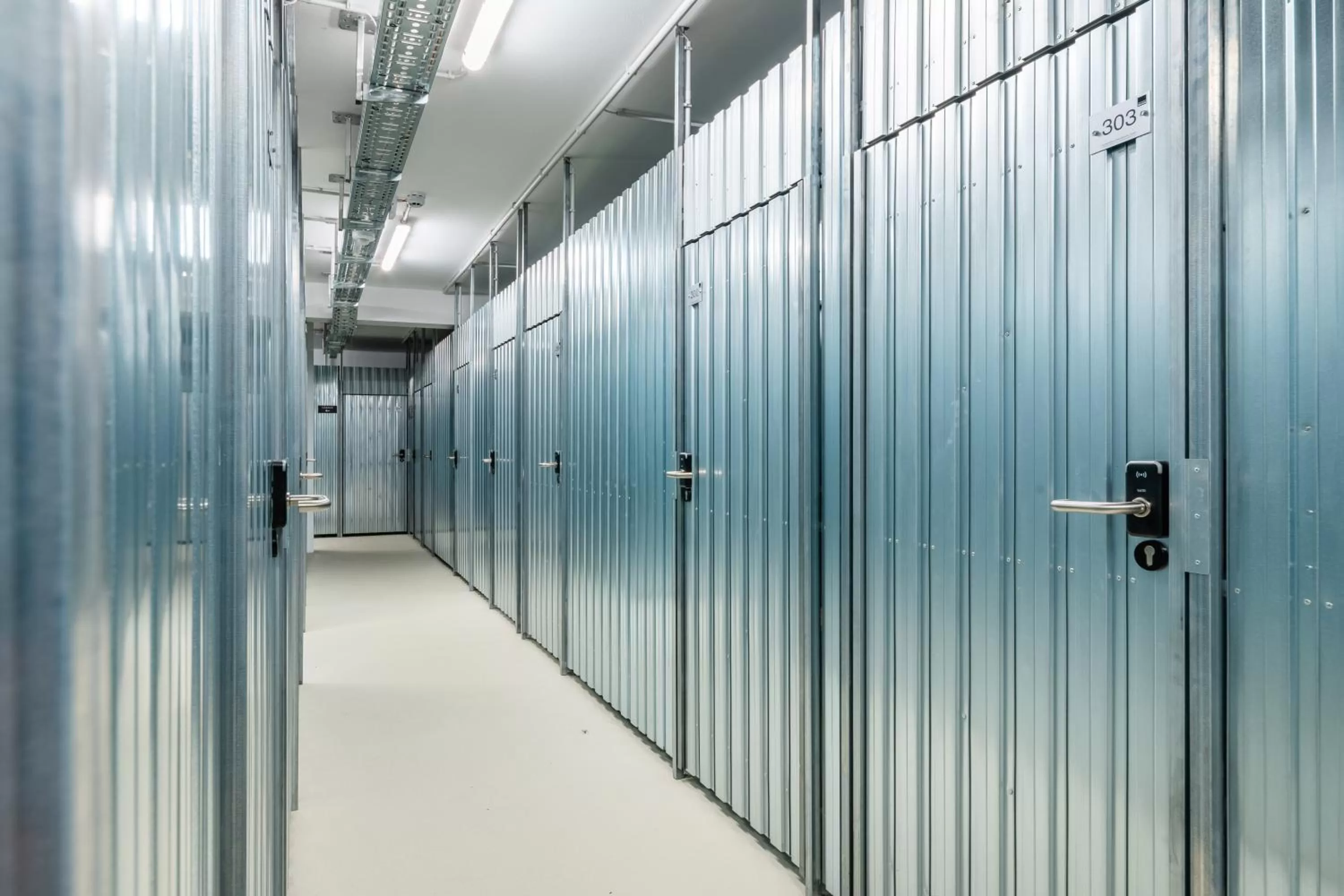 Skiing in Das Lenz by Inncomer