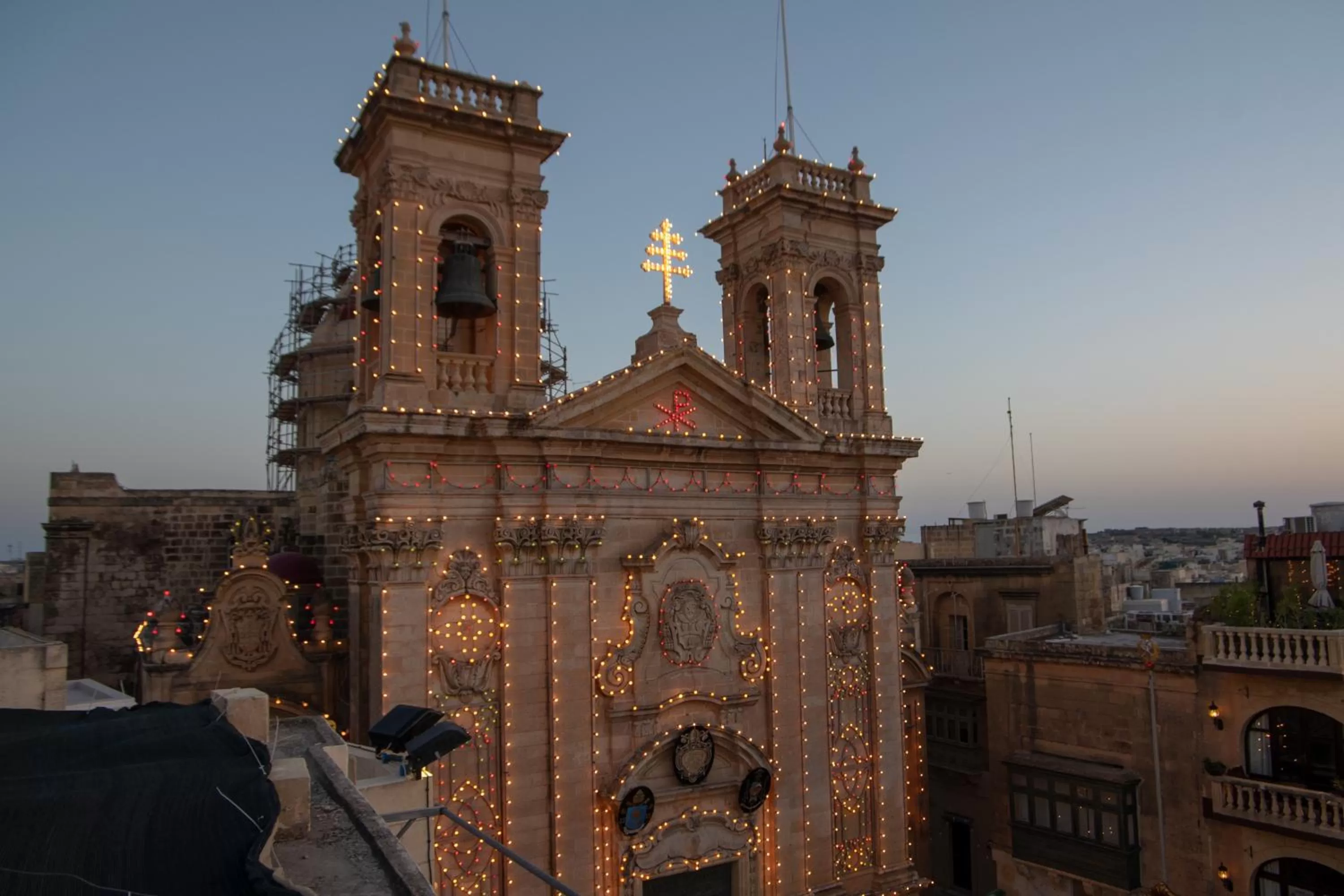 Property building in 39 St. George