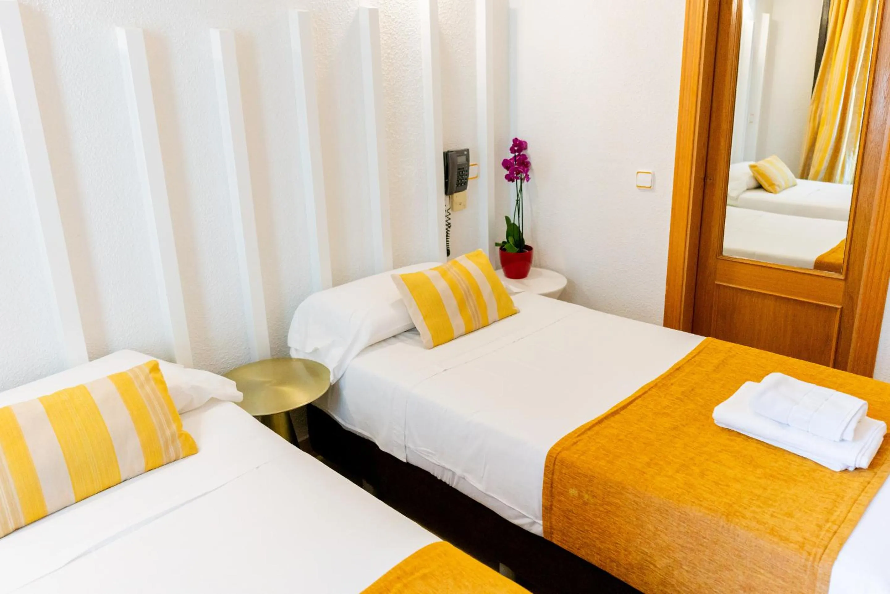 Bedroom, Bed in Hostal Josefina-Gran Vía