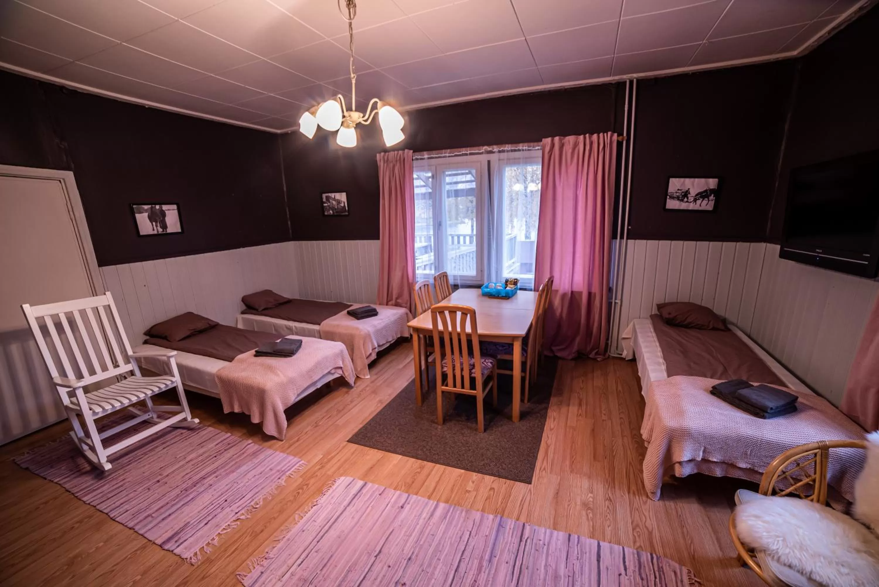Photo of the whole room, Bed in Arctic Guesthouse & Igloos