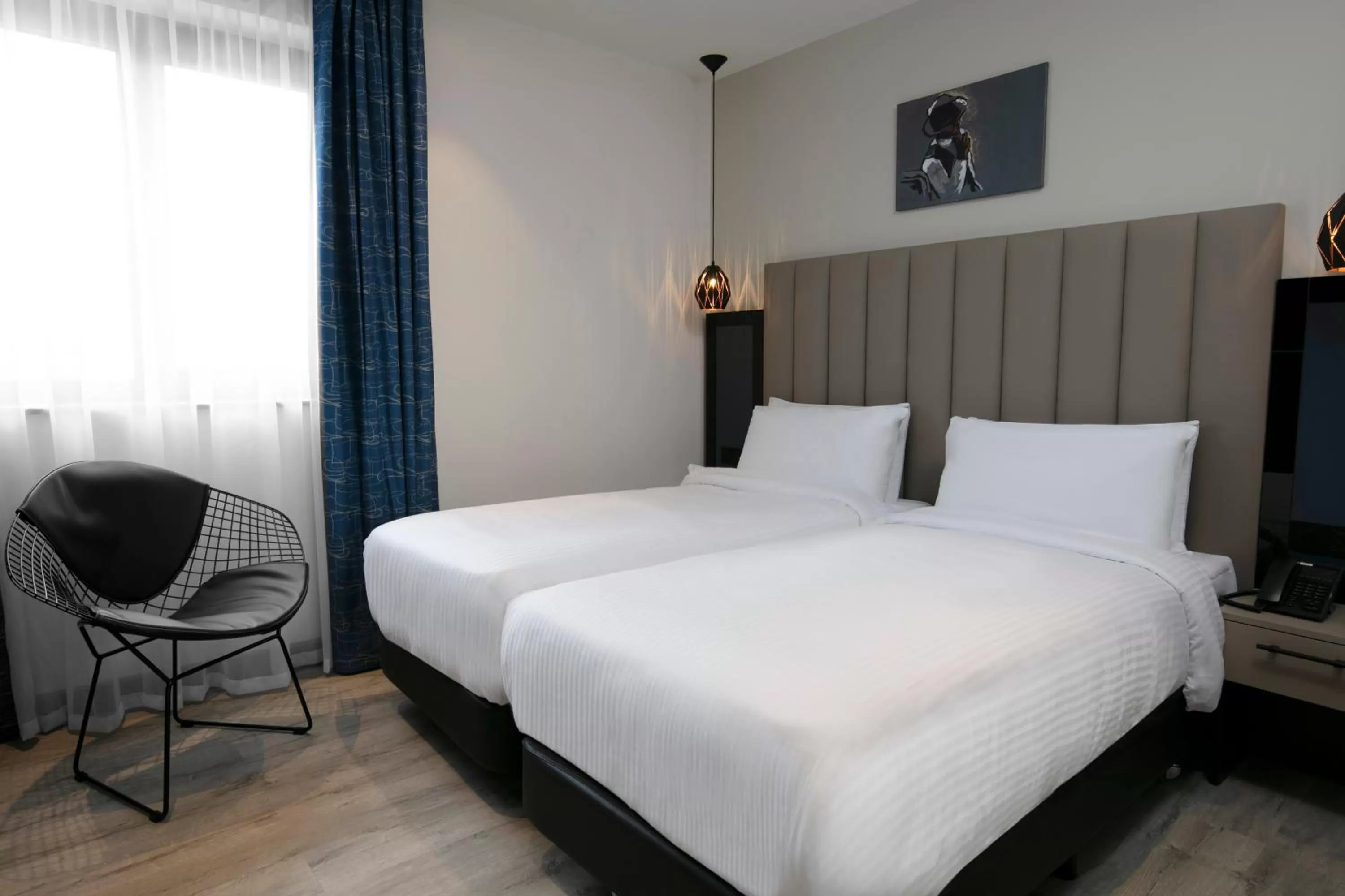 Photo of the whole room, Bed in Sadie Best Western Hotel at Luton