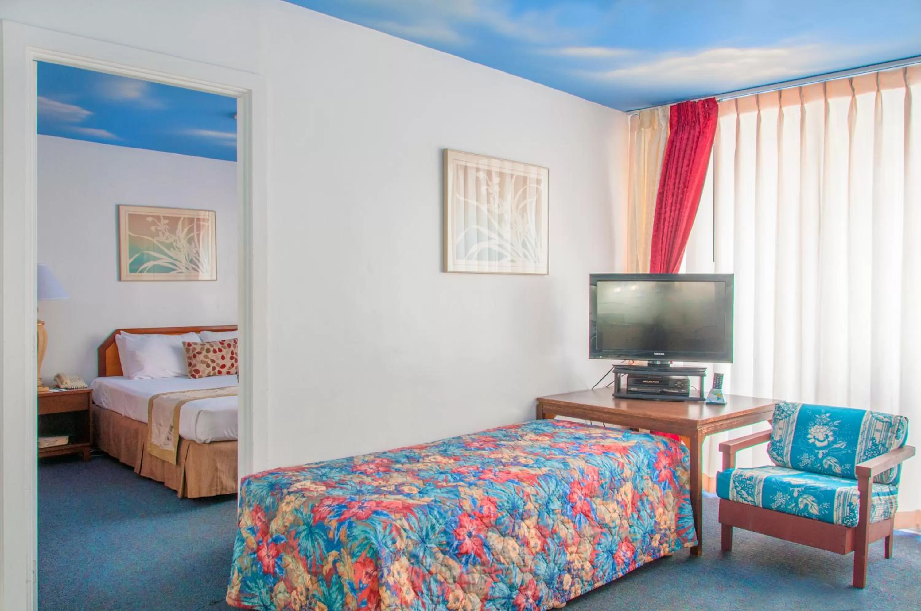 Bed in Holiday Surf Hotel (with full kitchen)