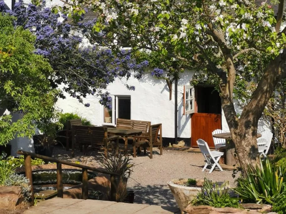 Facade/entrance in Steps Farmhouse B&B