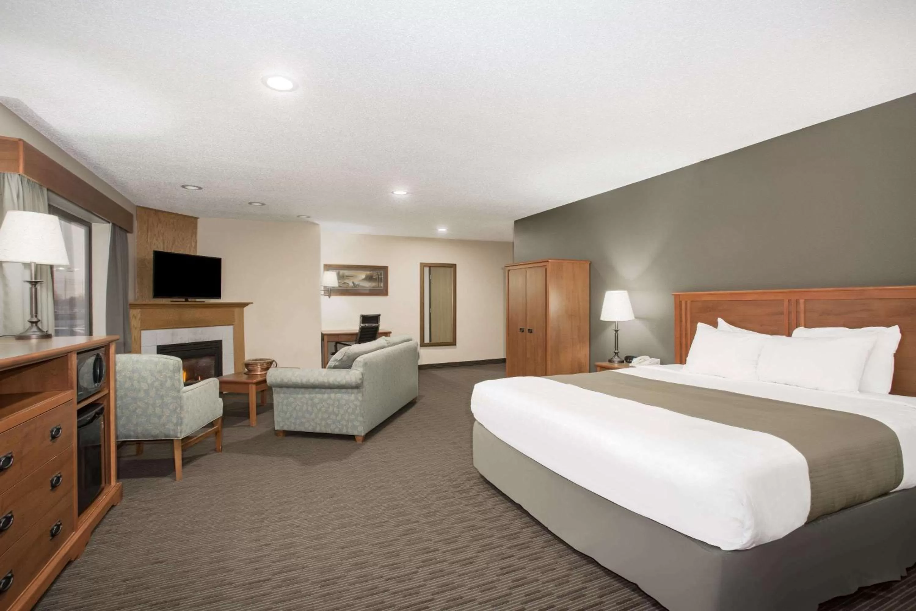 Photo of the whole room, Bed in AmericInn by Wyndham Sioux City