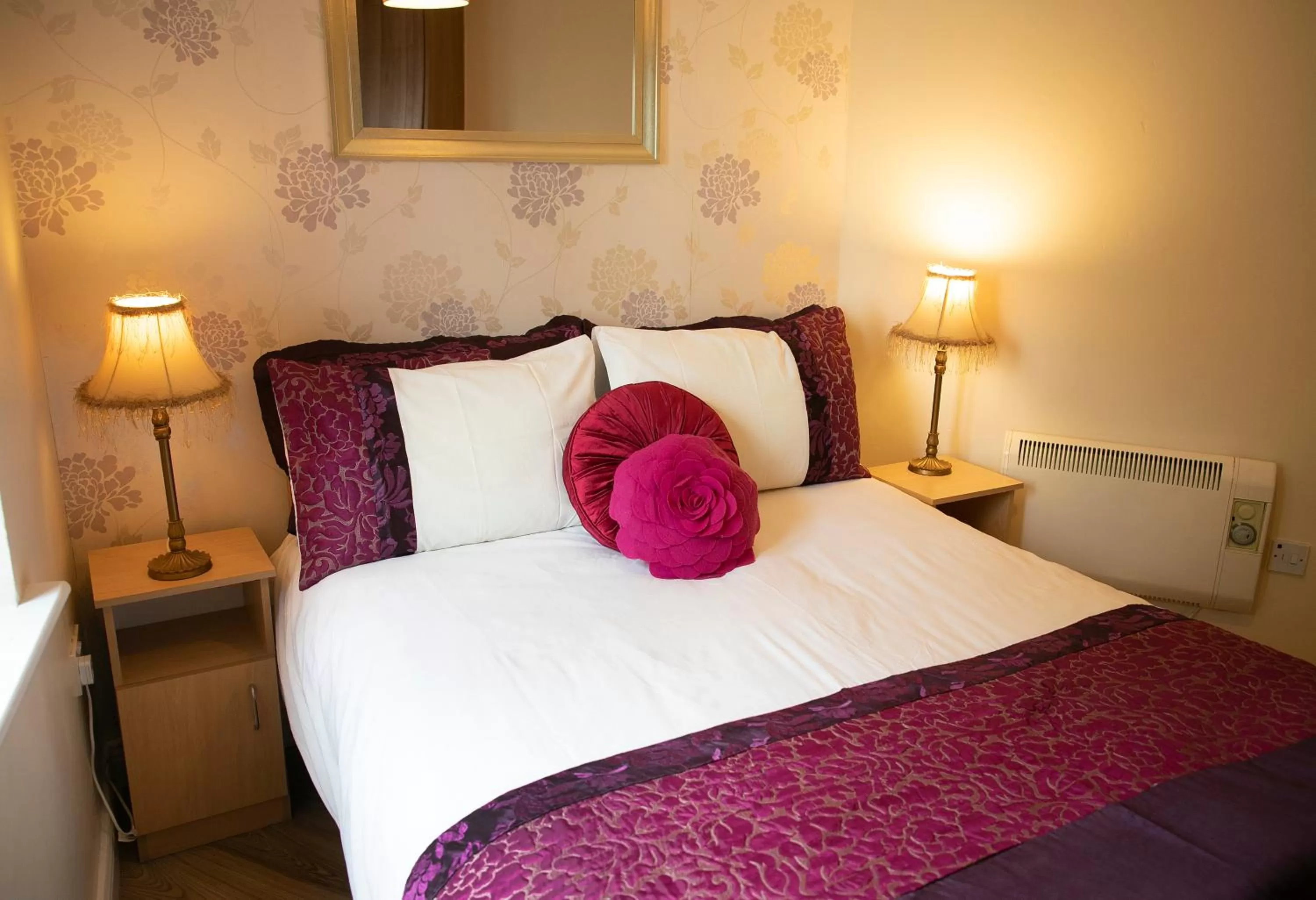 Photo of the whole room, Bed in Arch House B&B & Apartments