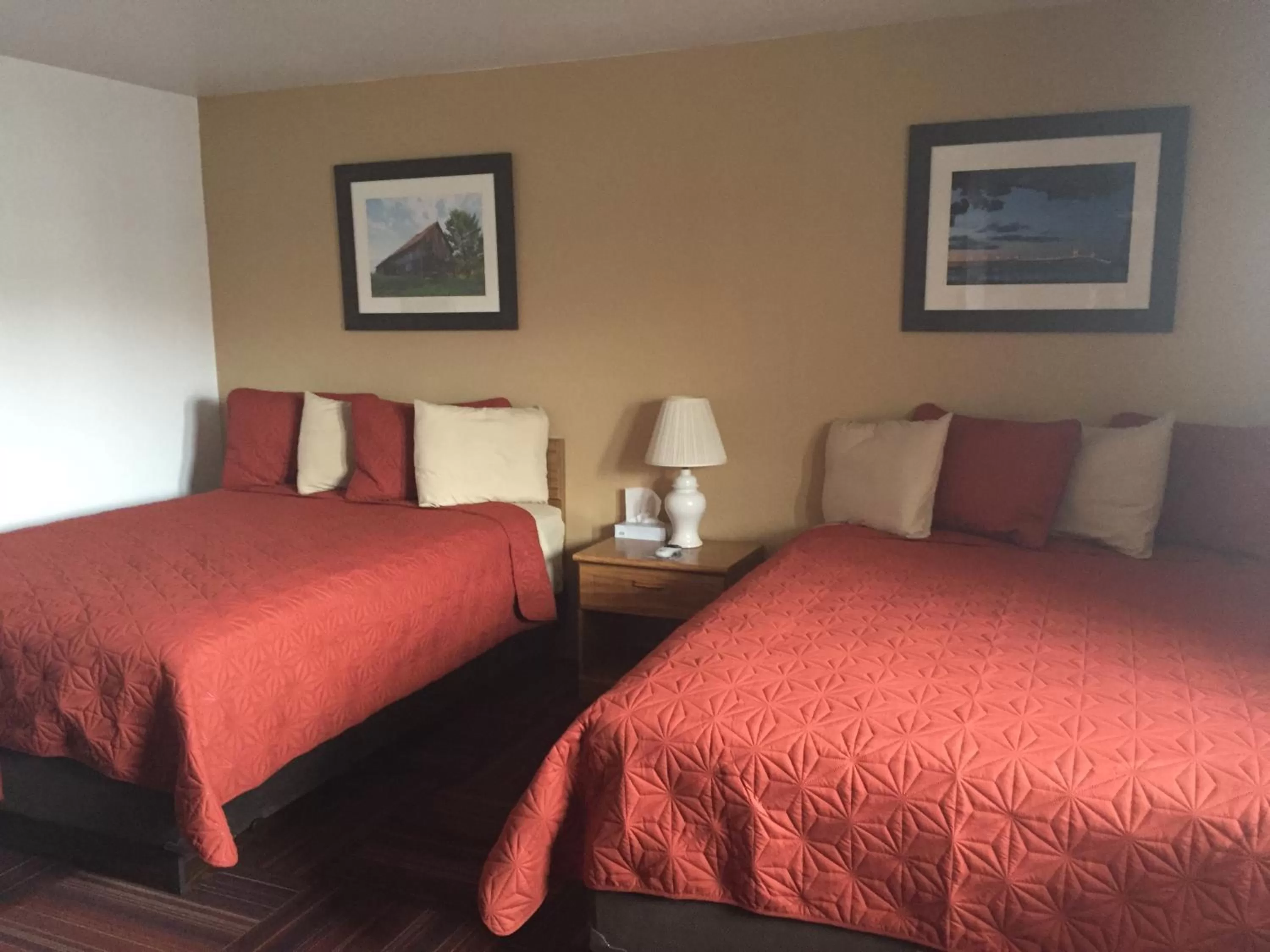 Bed in adoba® hotel Naubinway