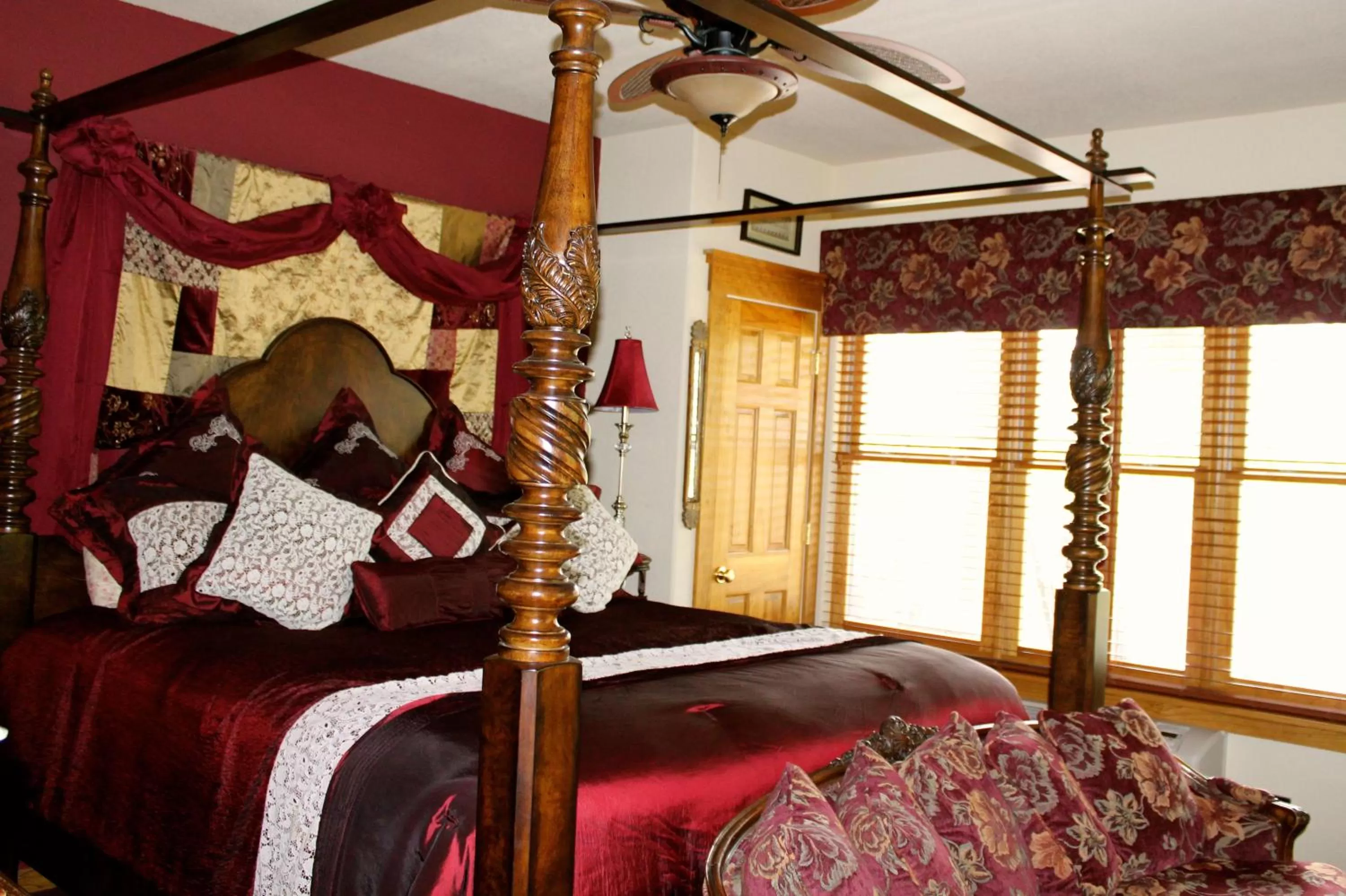 Bed in All Seasons Inn