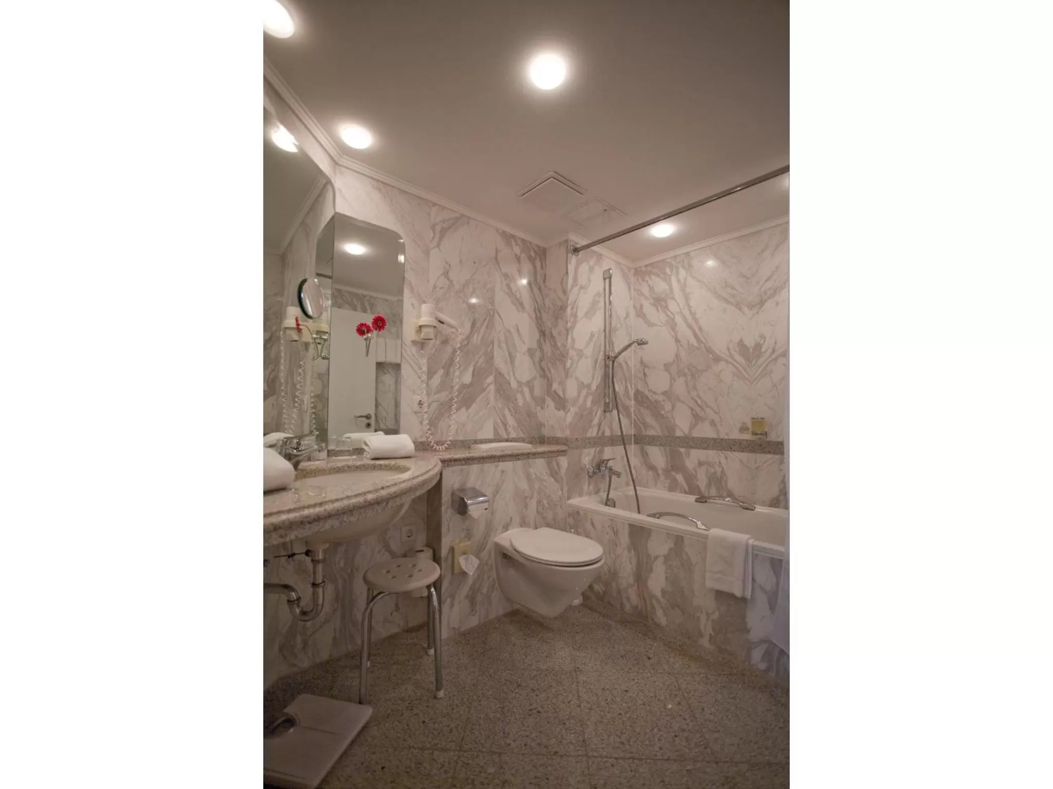 Bathroom in SORAT Insel-Hotel Regensburg