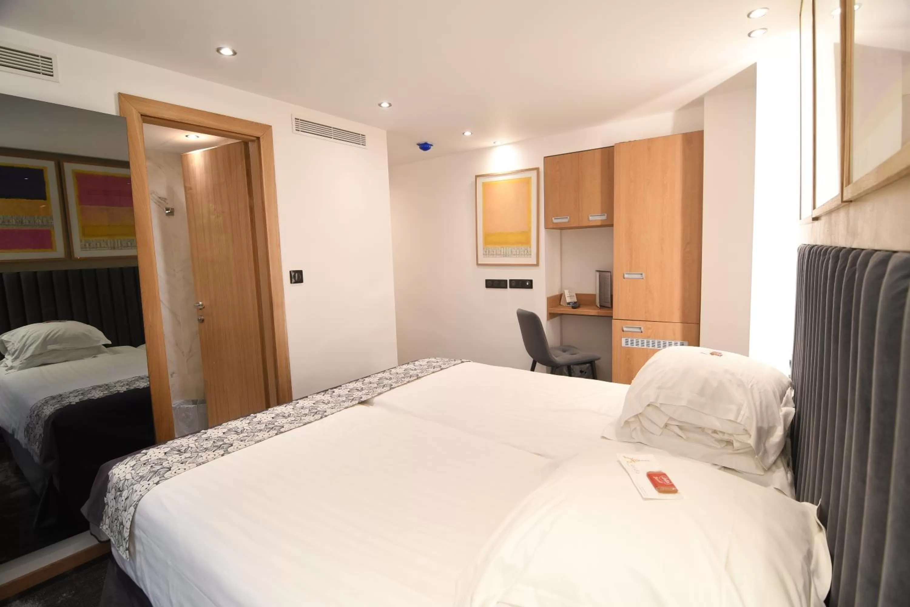 Photo of the whole room, Bed in Hotel Aida Opera