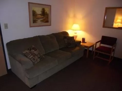 Bed in Herington Inn and Suites