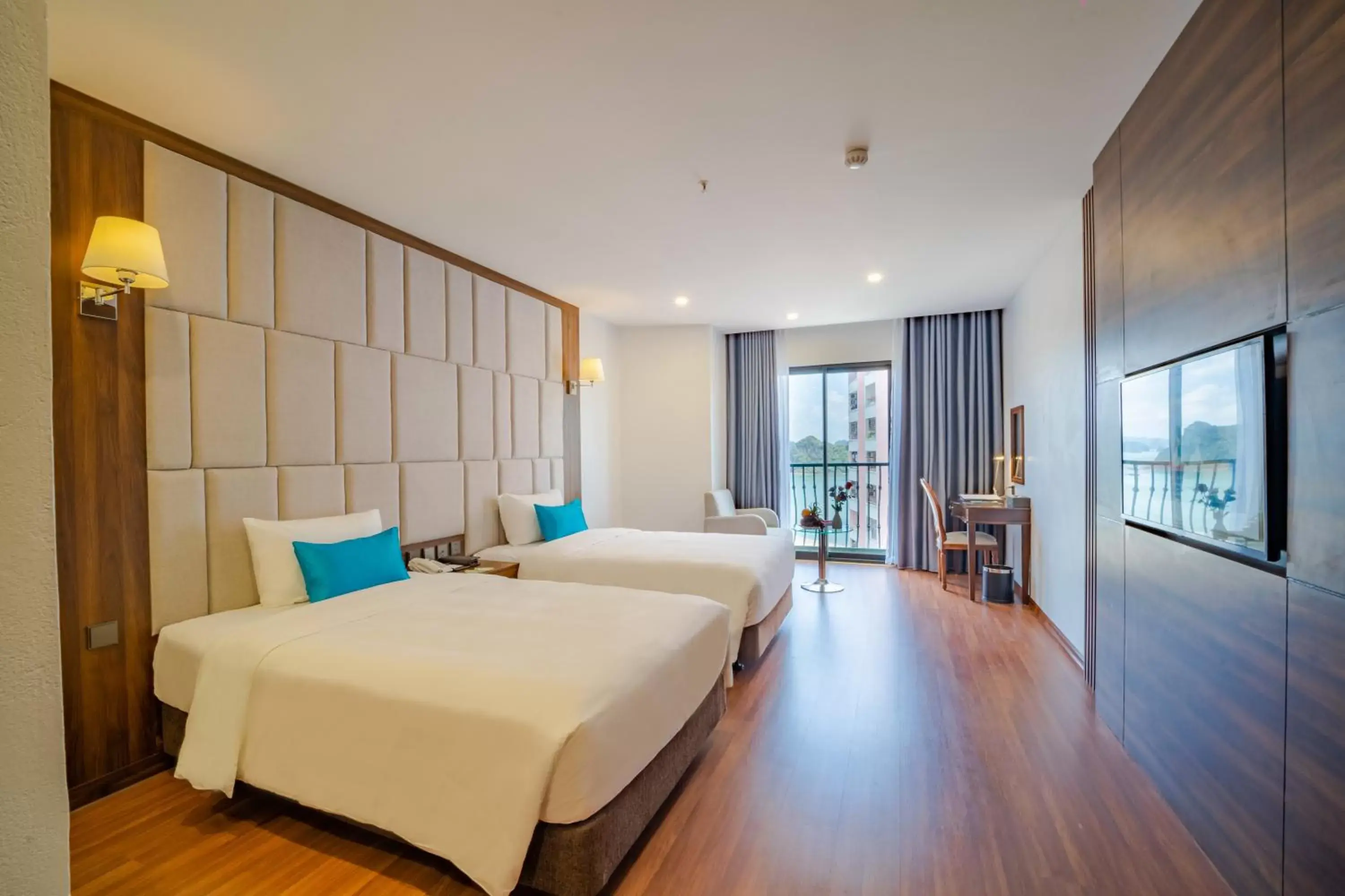 Twin Room with Sea View in Paddington Hotel Halong Bayview Twin Room with Sea View in Paddington Hotel Halong Bayview