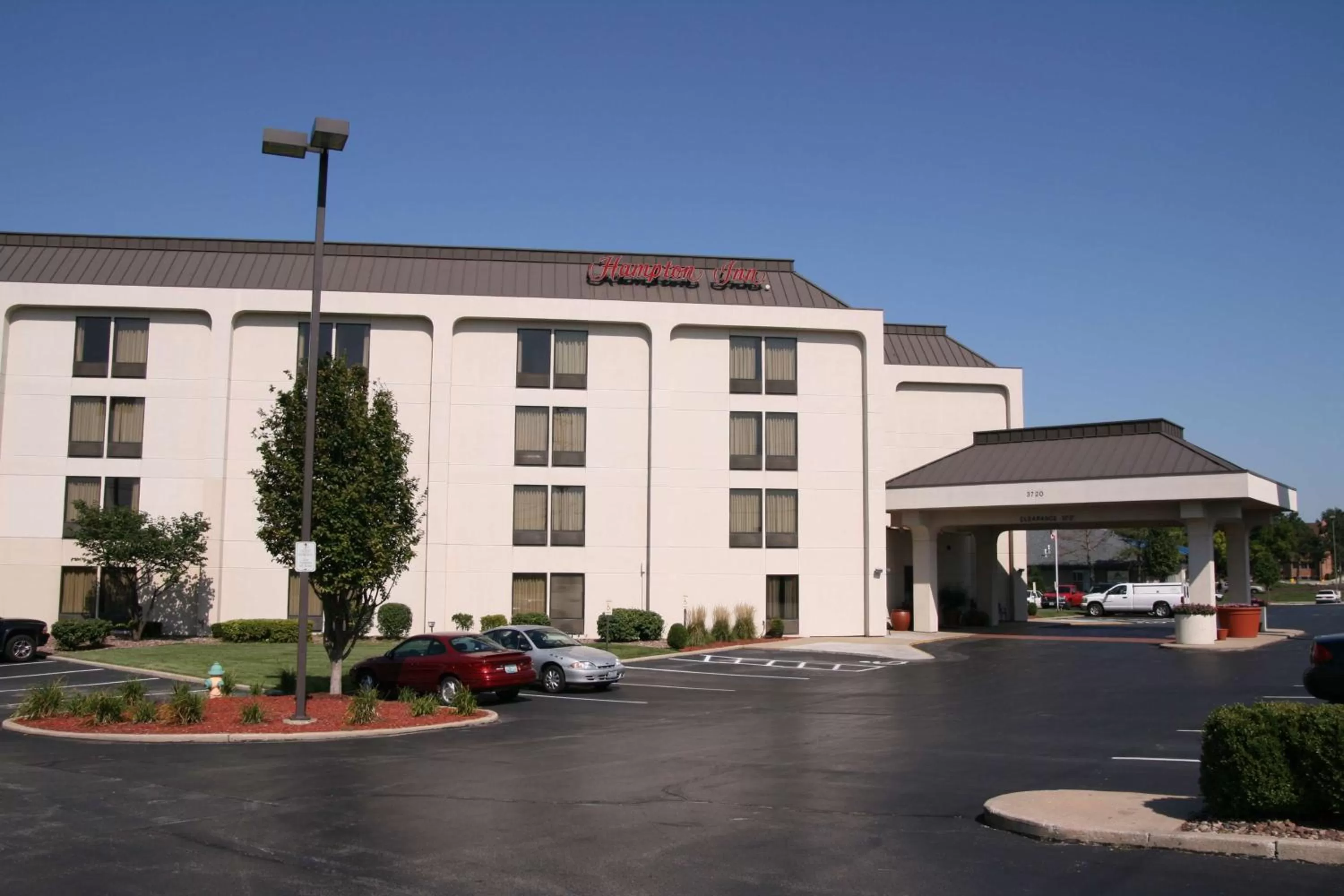 Property building in Hampton Inn St Charles St Peters