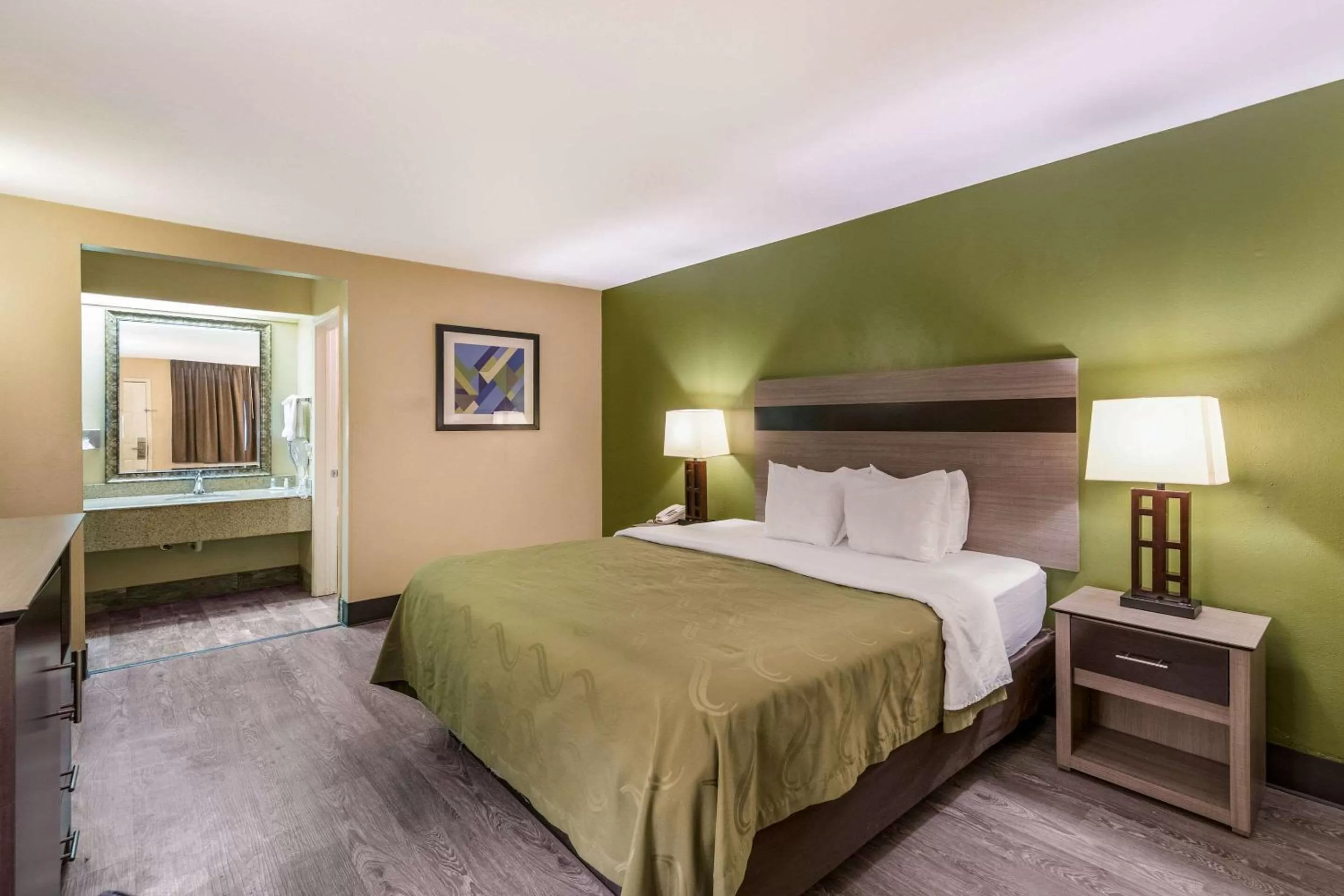 Photo of the whole room, Bed in Quality Inn & Suites Garland - East Dallas