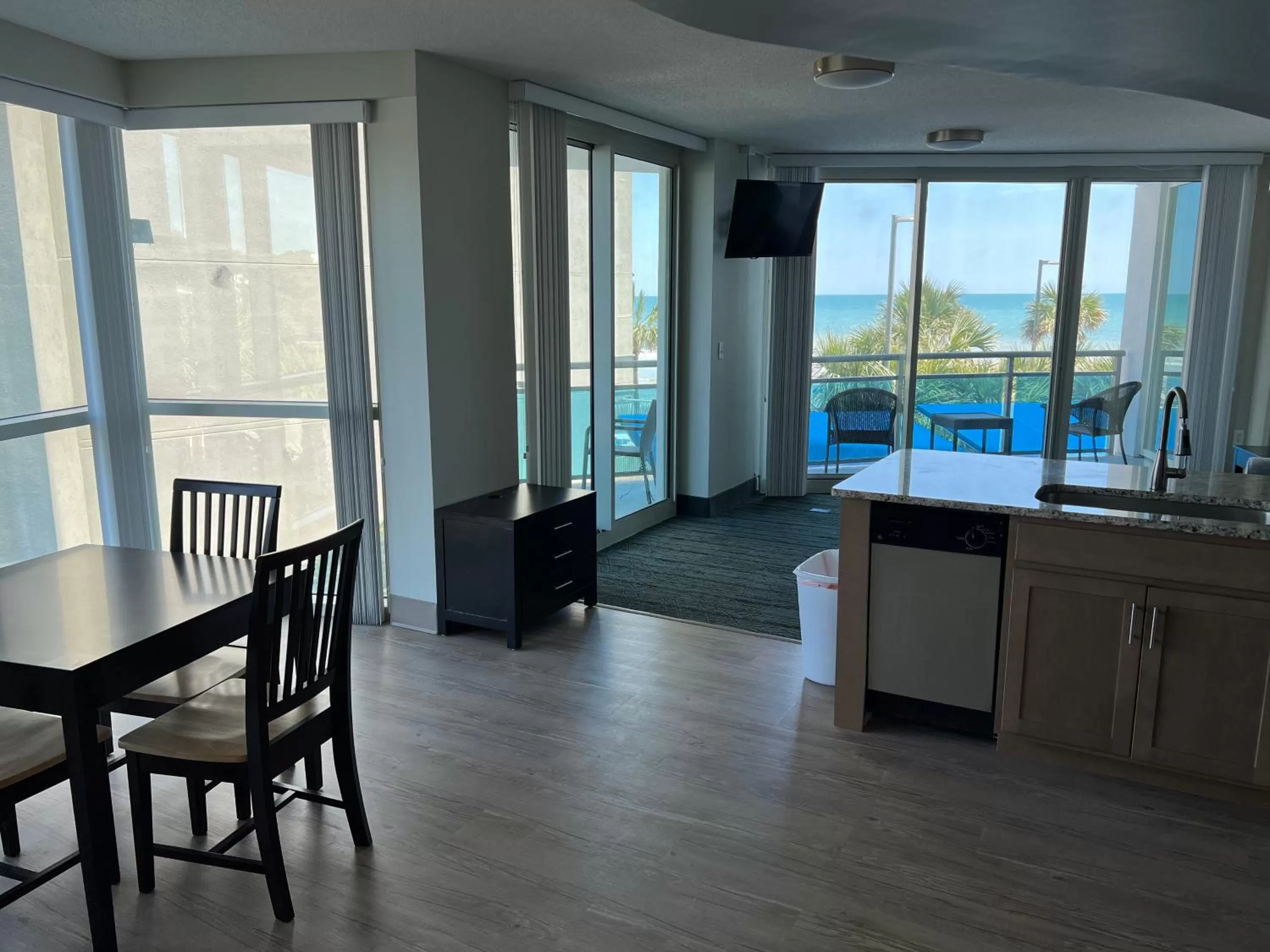 Dining area in Oceans One Resort