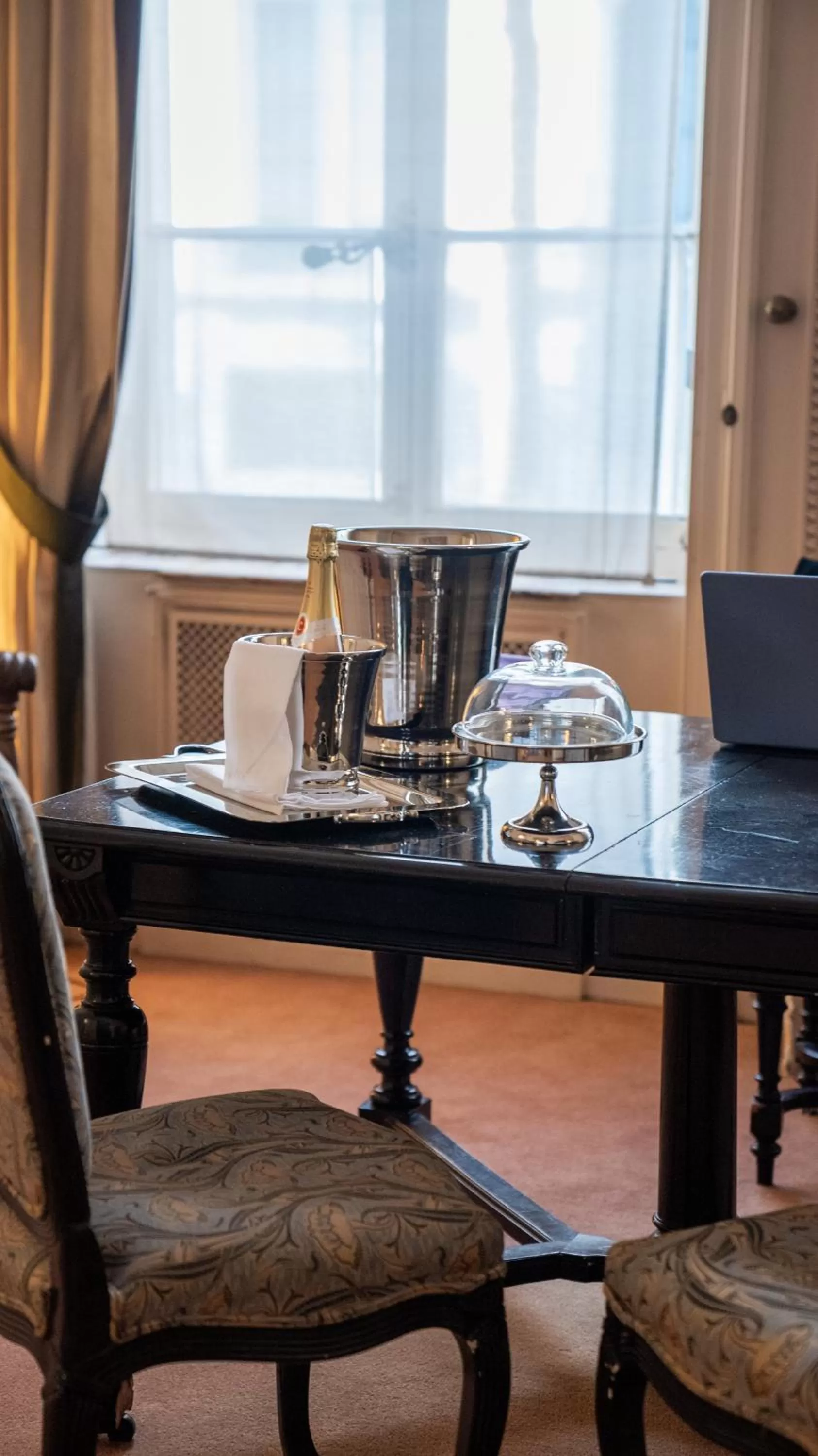 Seating Area in Hotel de Maître de Vaughan