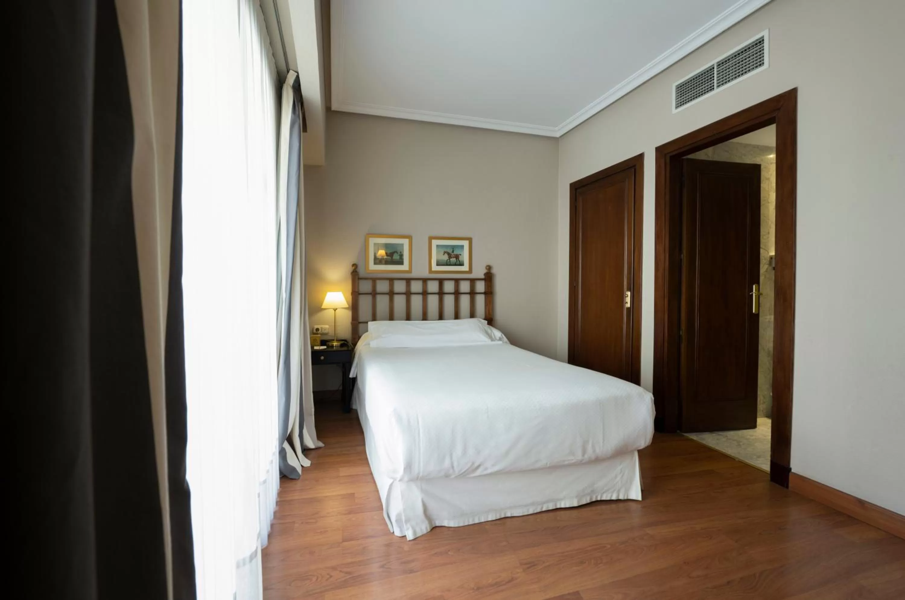 Bedroom, Bed in Barceló León Conde Luna