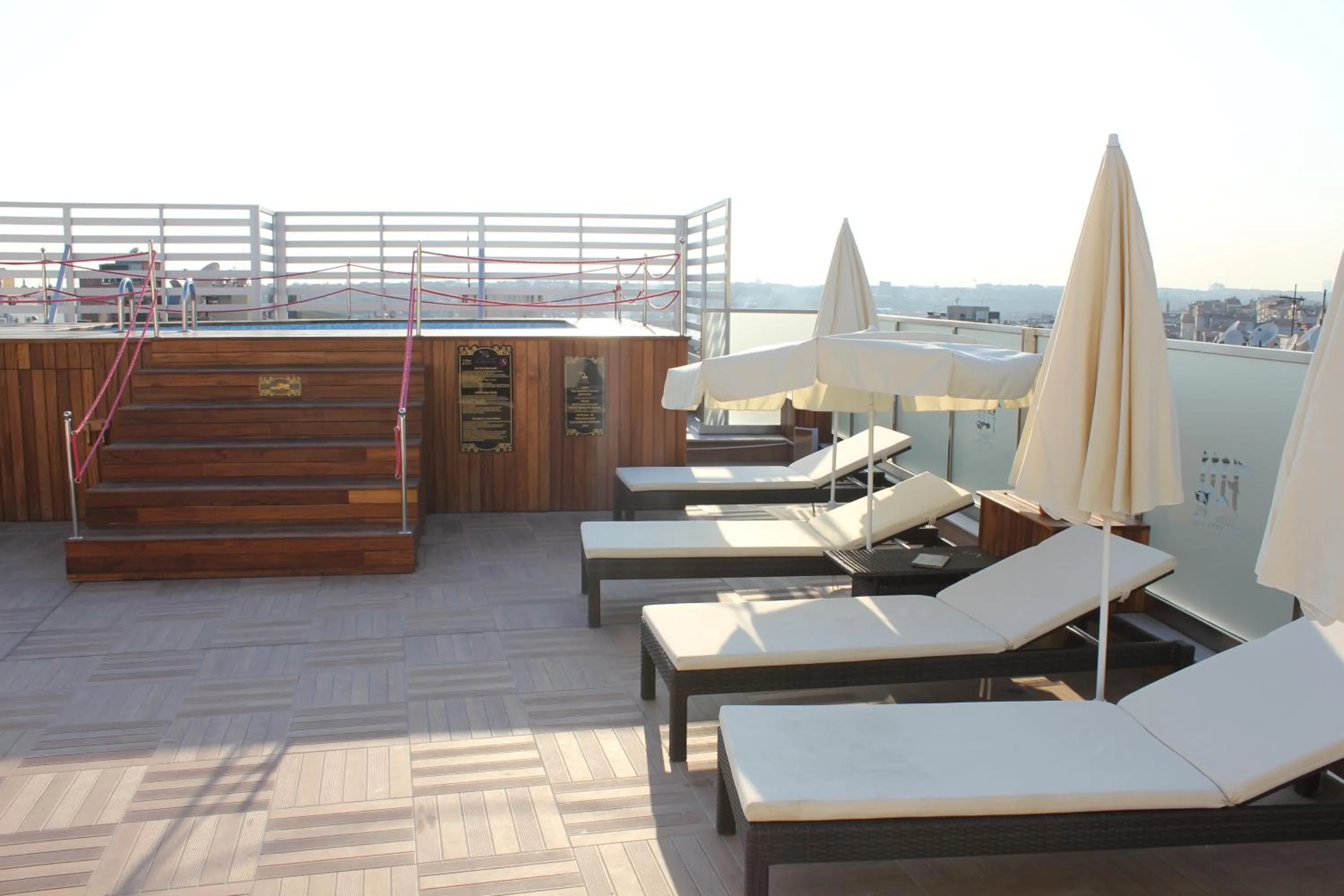 Balcony/Terrace in Grand Washington Hotel