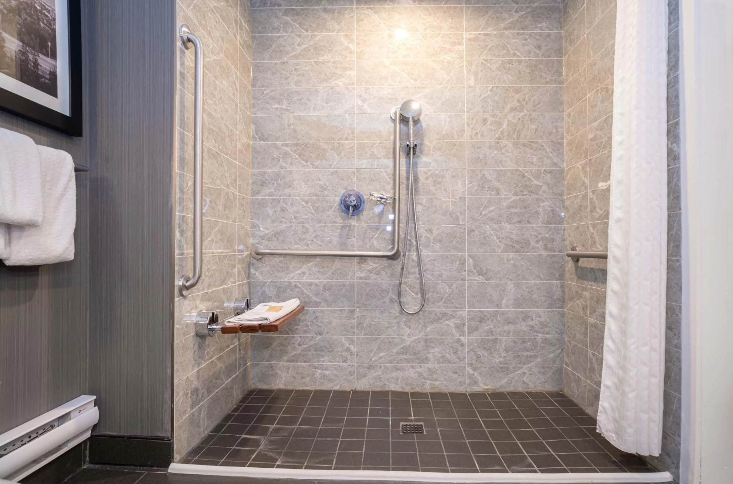 Bathroom in Sandman Hotel Hamilton