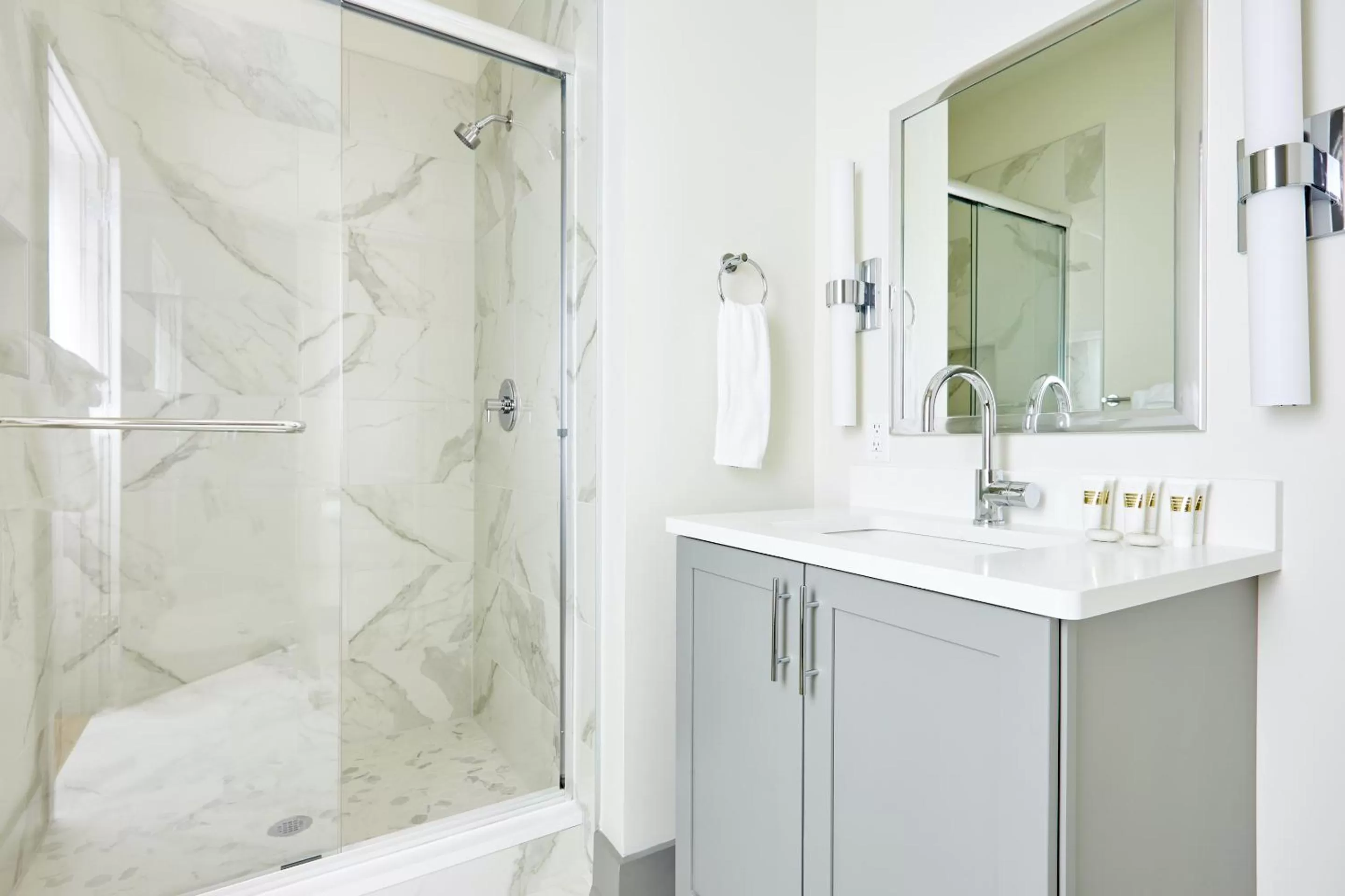 Bathroom in Sonder Telfair Square