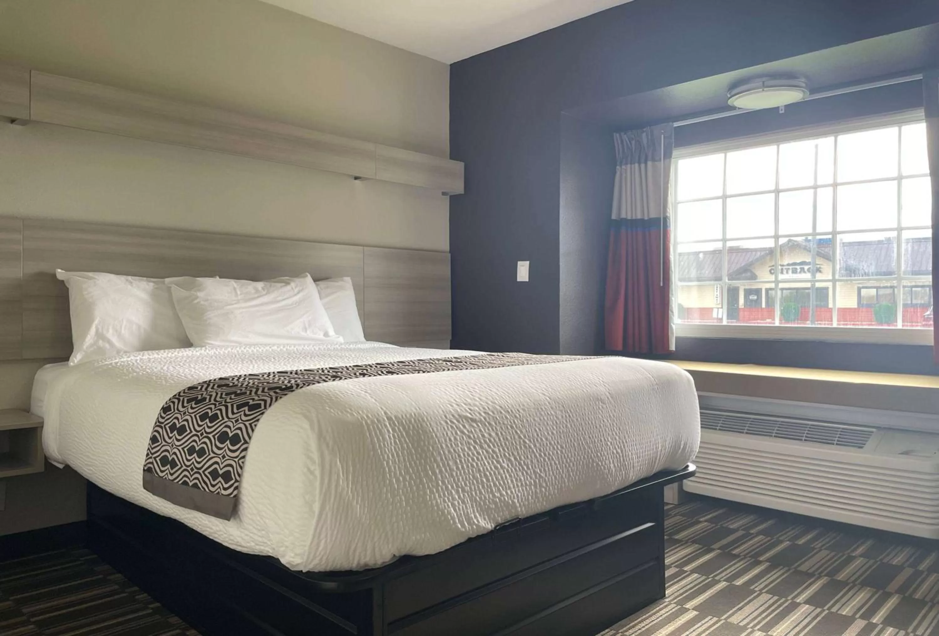 Photo of the whole room, Bed in Microtel Inn & Suites by Wyndham Bossier City