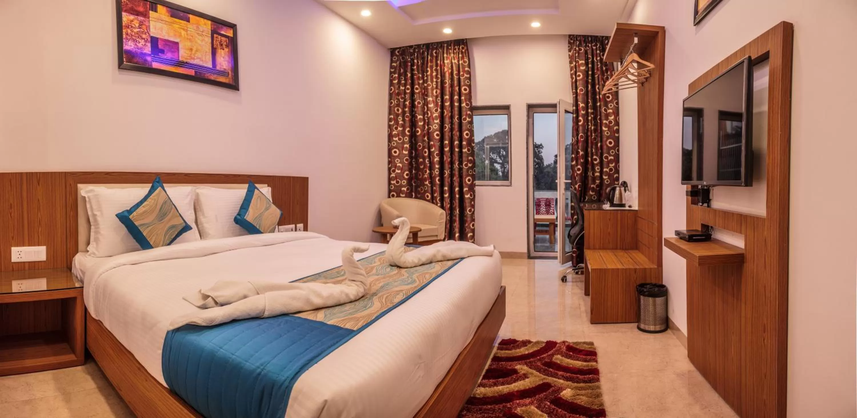 Bedroom, Bed in Hotel Suktara International