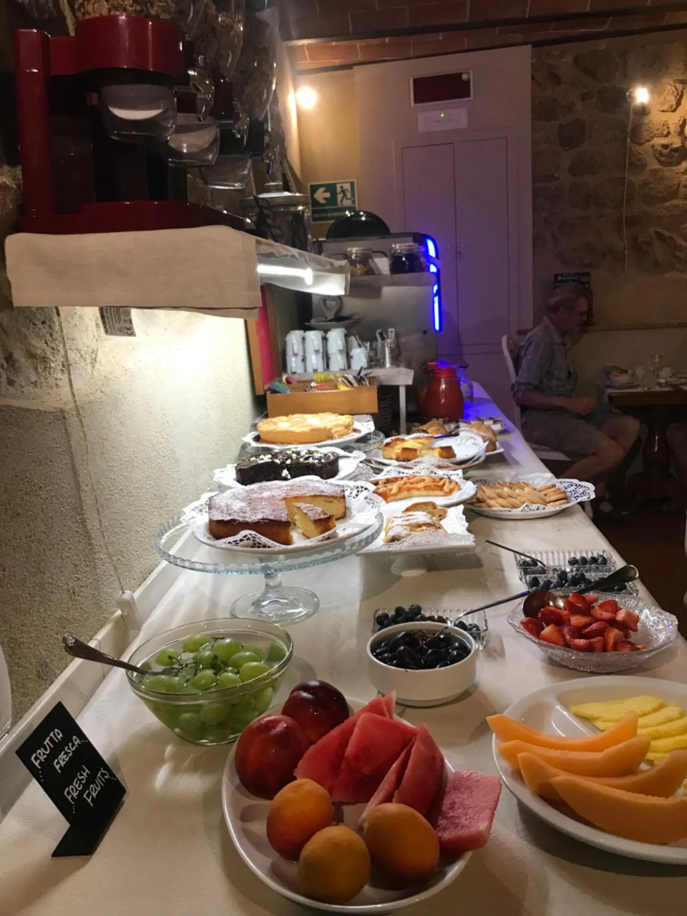 Food and drinks in Hotel Volterra In Superior