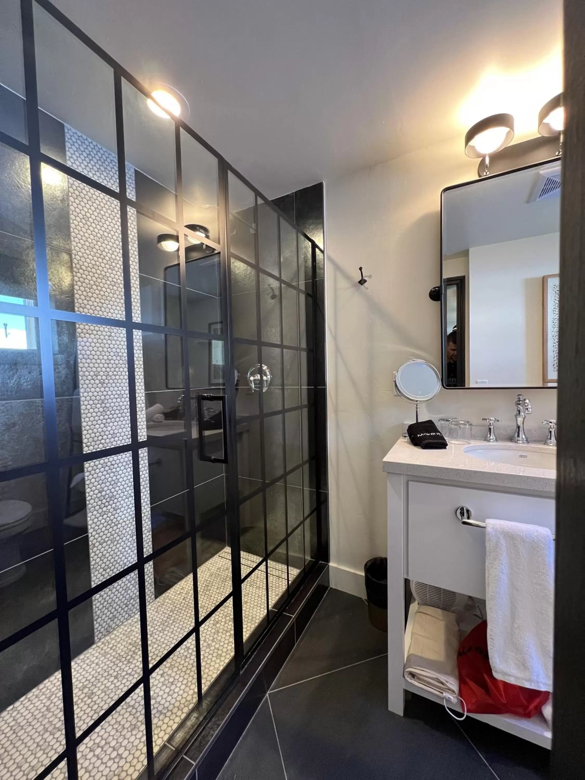 Bathroom in Bespoke Inn Flagstaff