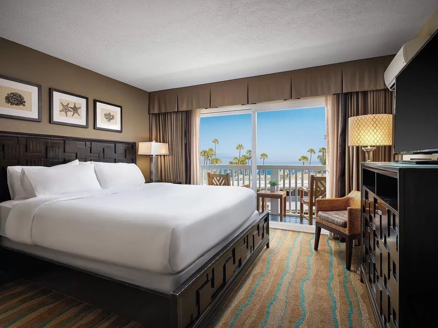 King Room with Balcony in Catalina Island Inn King Room with Balcony in Catalina Island Inn