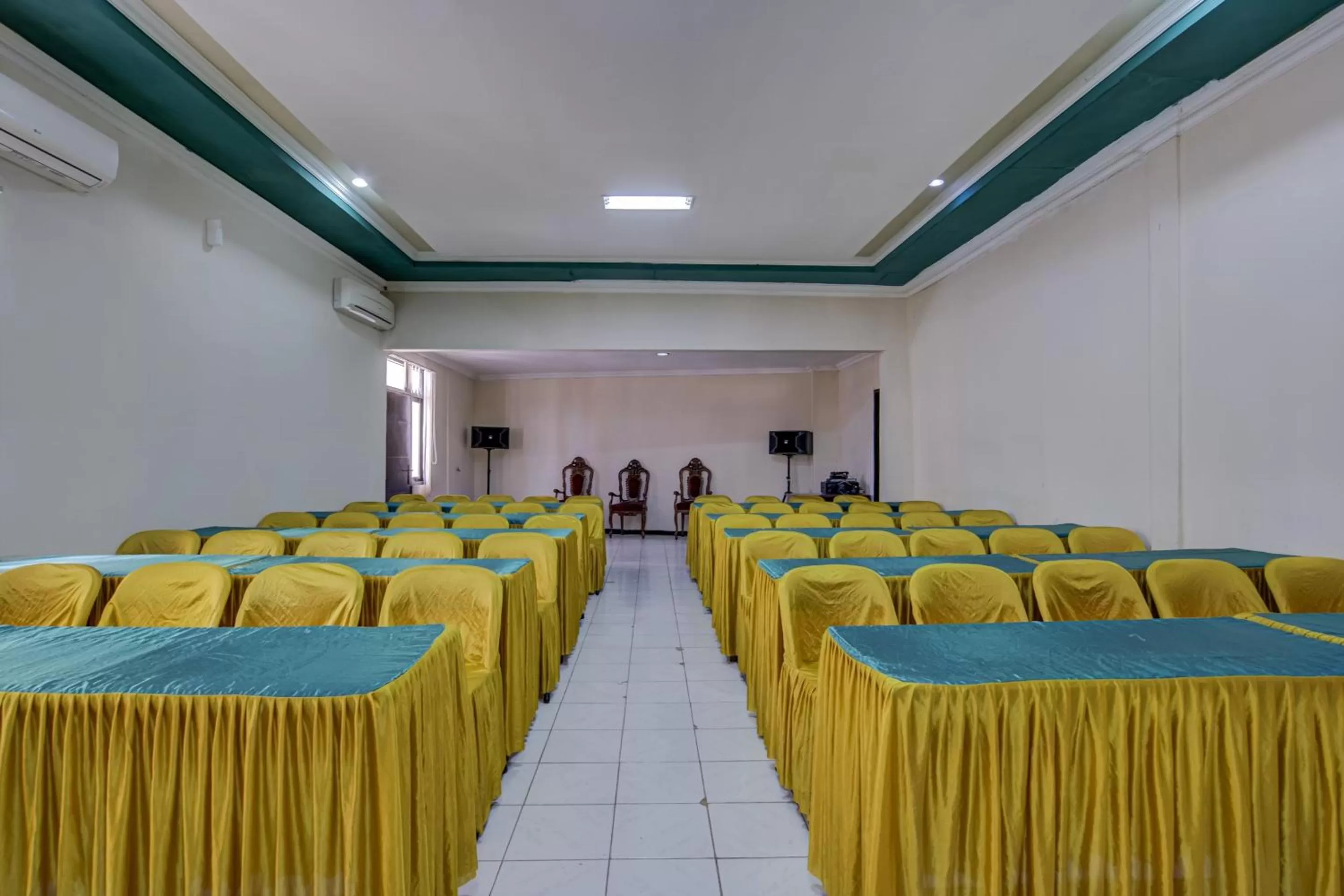Meeting/conference room in OYO 3862 Syariah Hotel Pandan Wangi