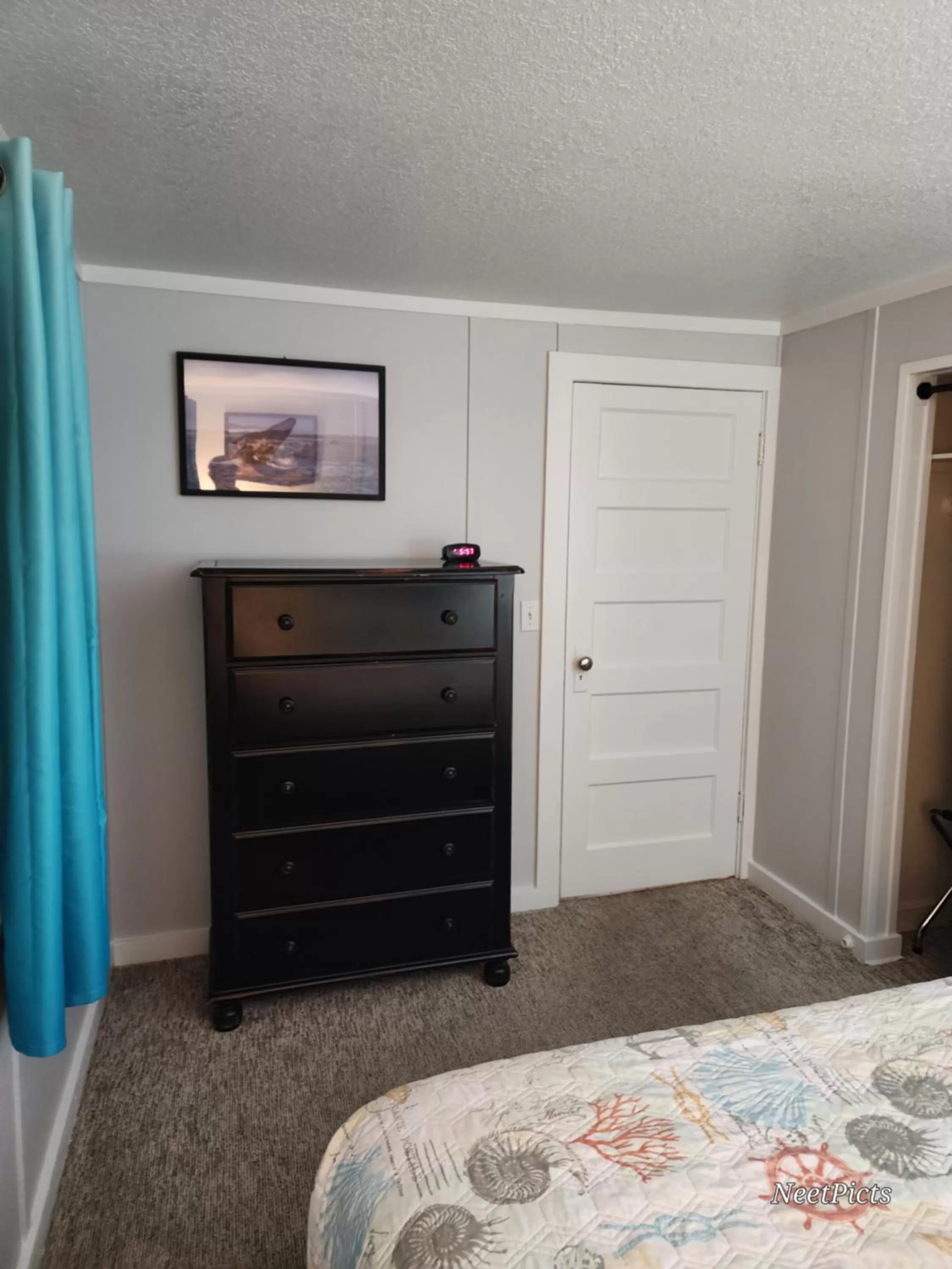 Bed in Inn at Arch Rock