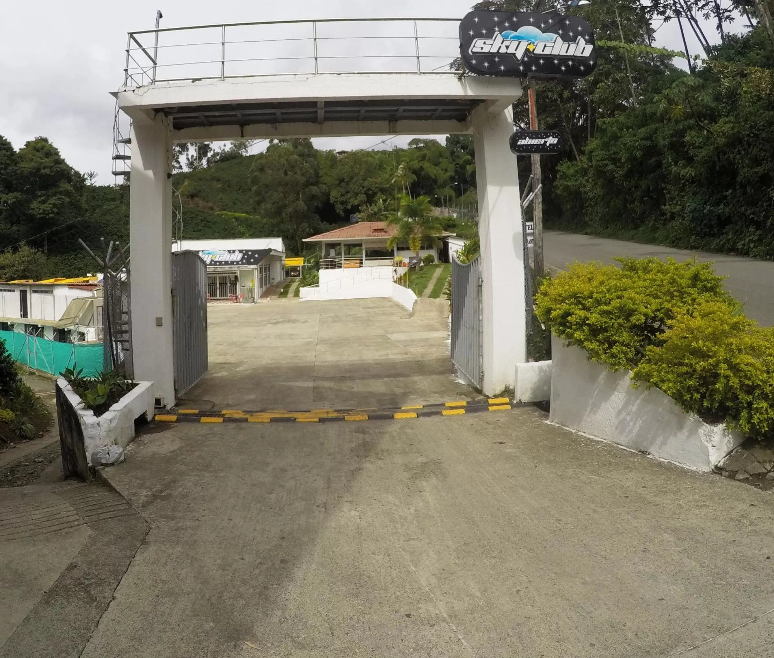 Restaurant/places to eat in Sky Club Eco Hotel