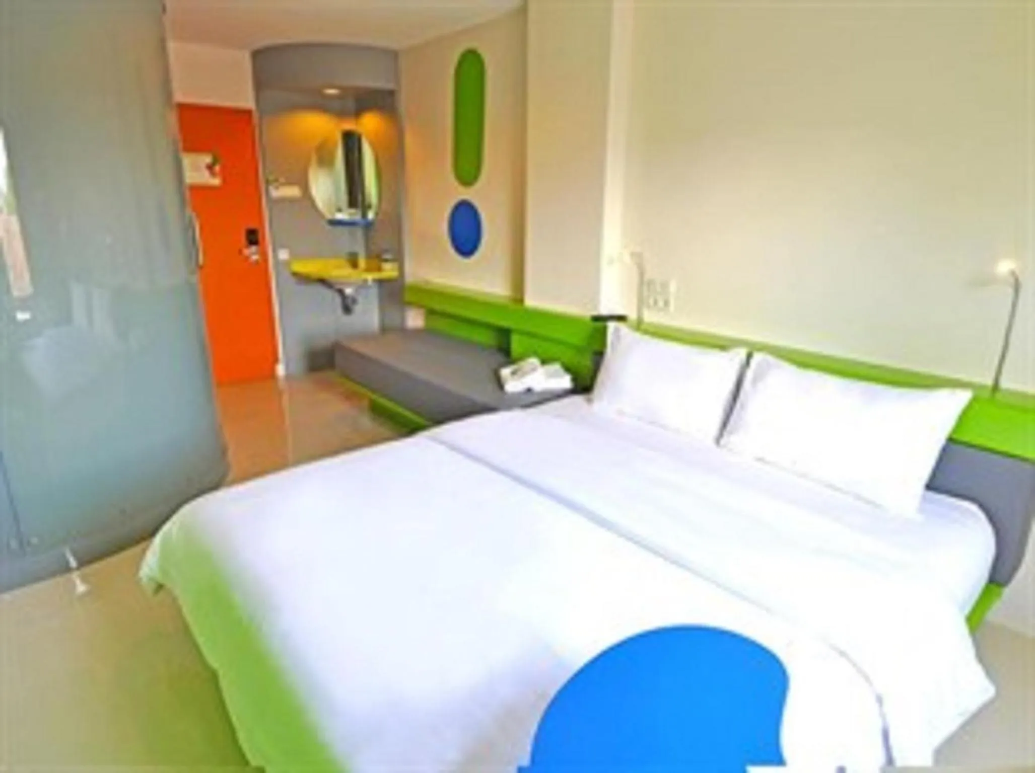 Photo of the whole room, Bed in POP! Hotel Tanjung Karang
