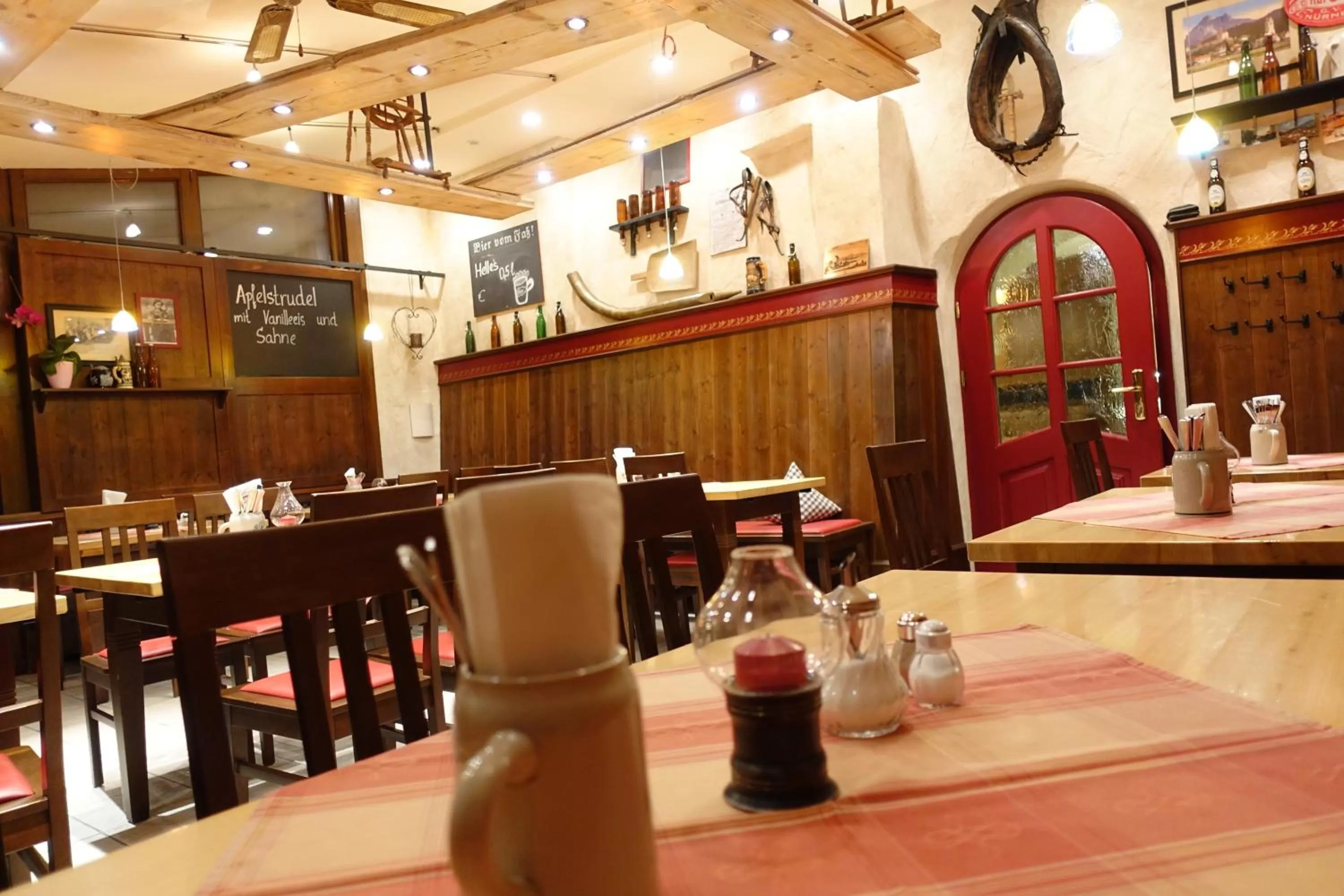 Restaurant/places to eat in Altstadthotel "Zum Hechten"