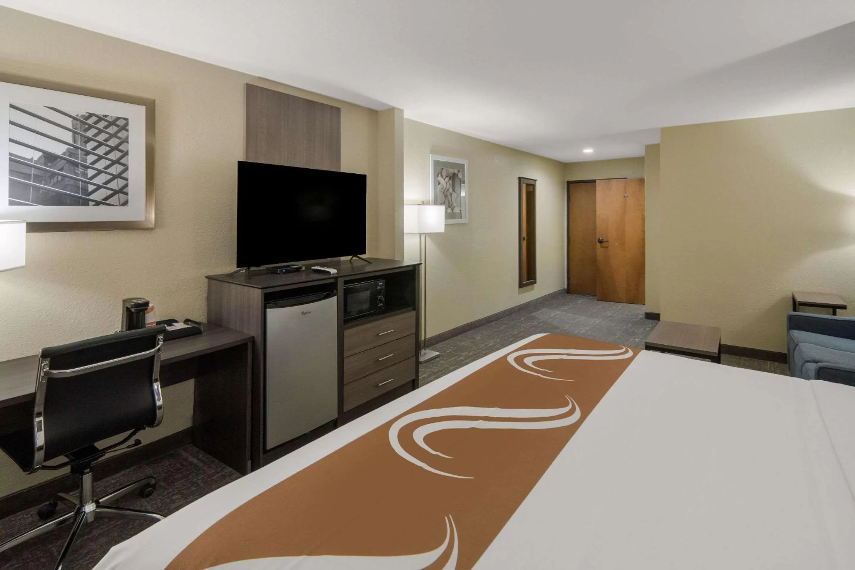 Bedroom, Bed in Quality Inn & Suites Roanoke - Fort Worth North